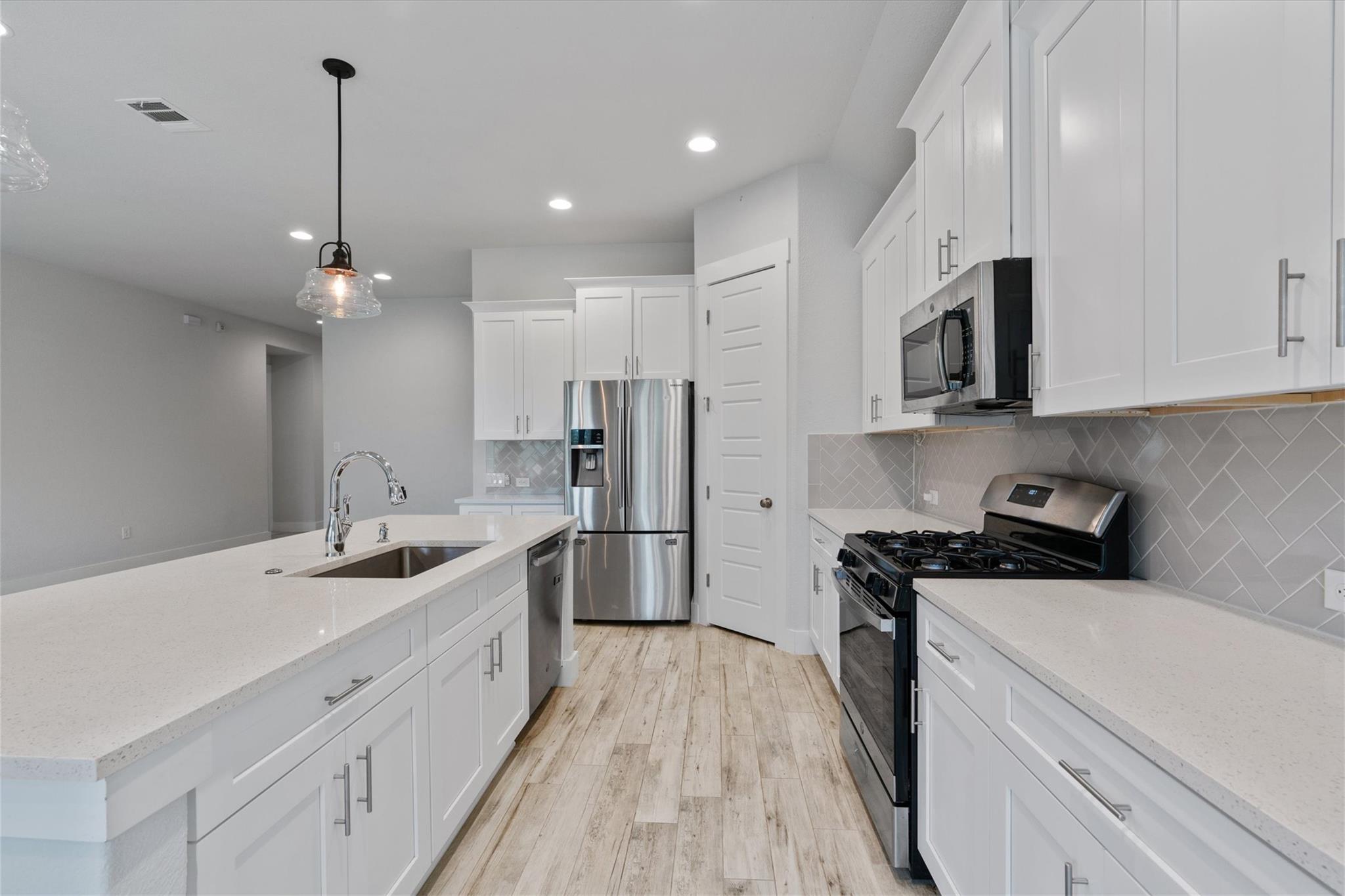 941  Del Raphael Dr, photo 7