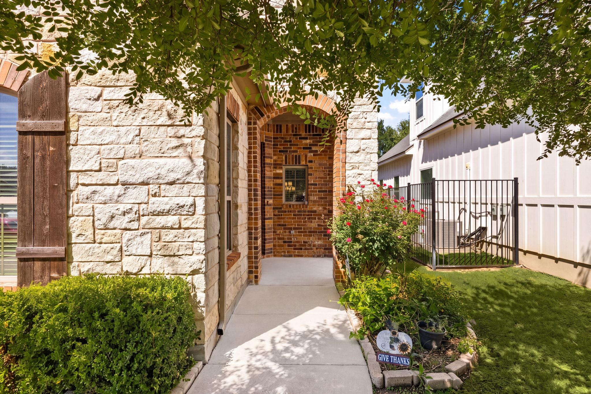 332  Ancient Oak Way, photo 3