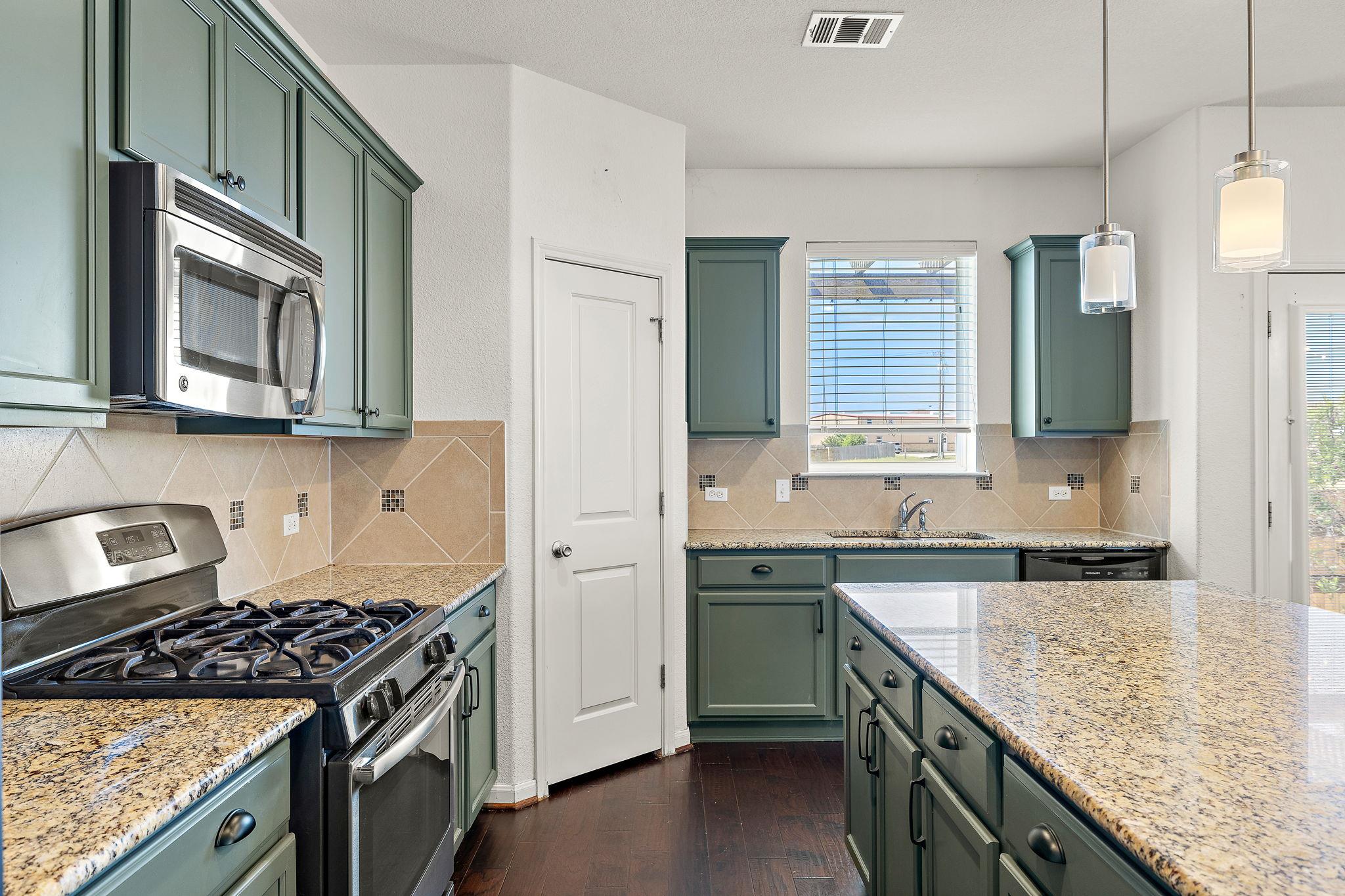 5628  Corsica Loop, photo 9