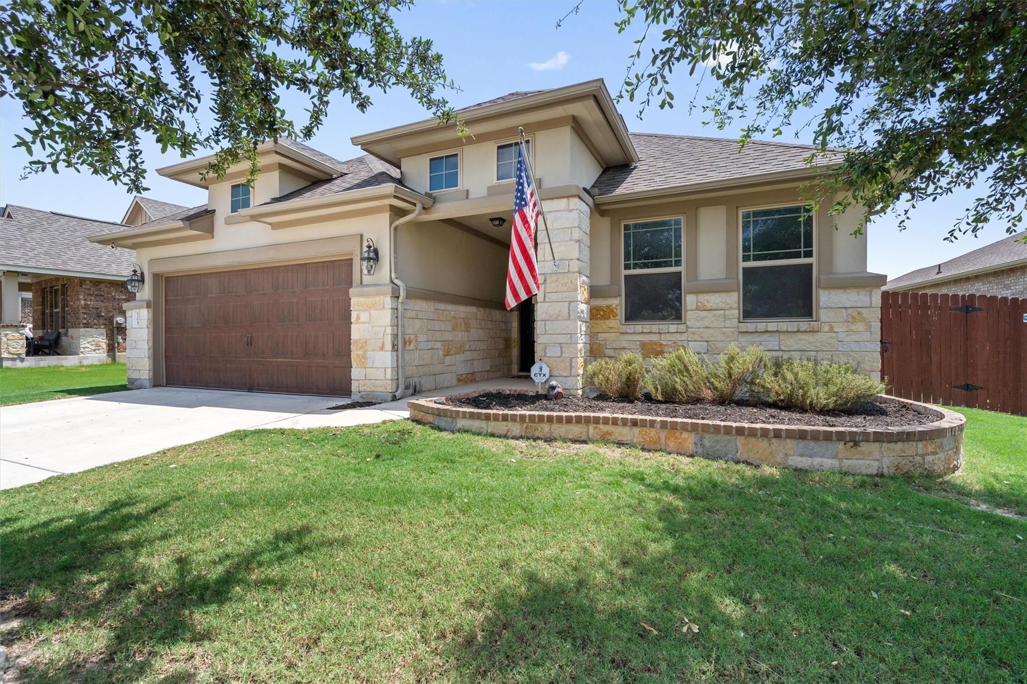 705  Hereford Loop, photo 2