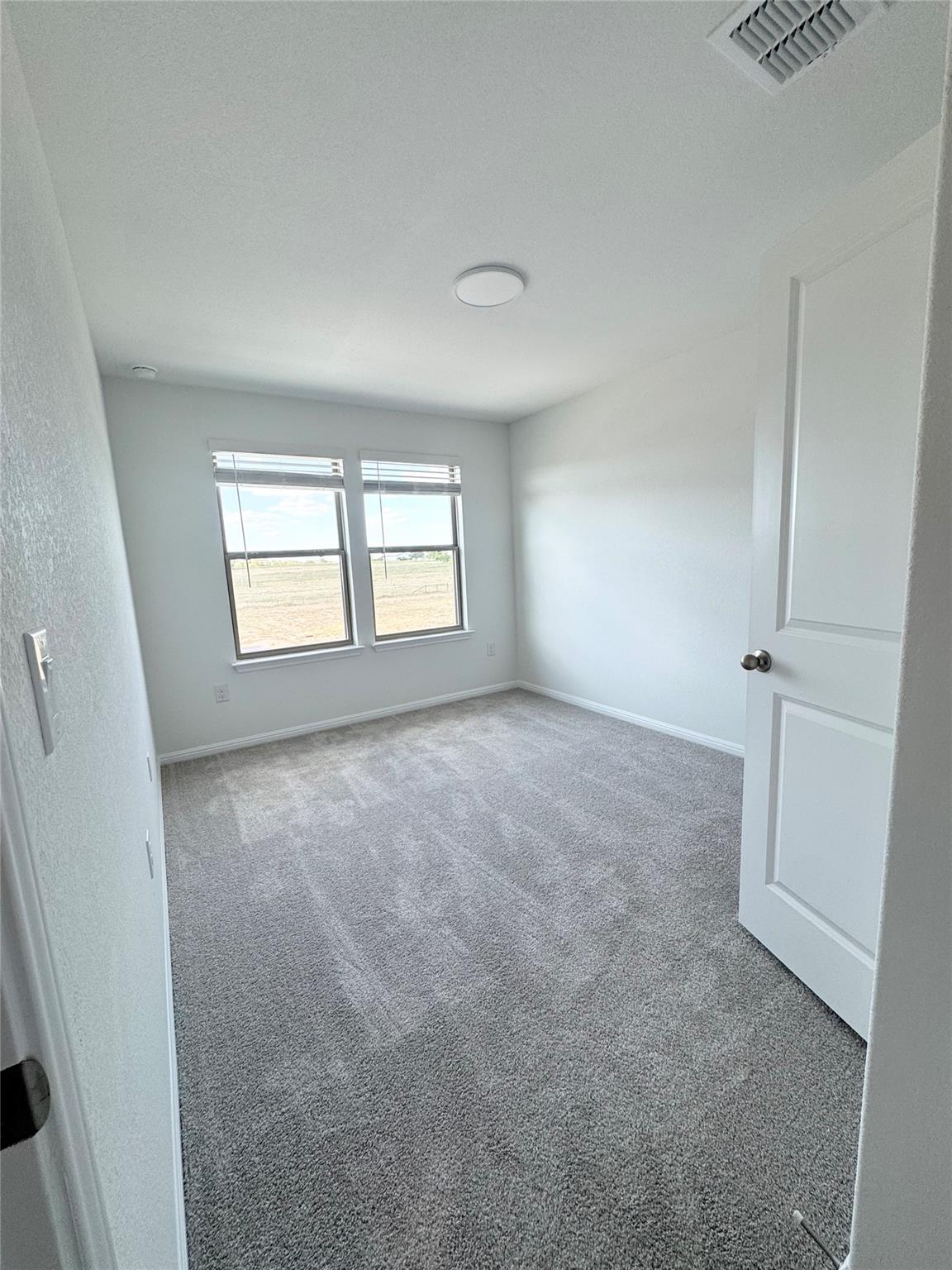 295  Young St, photo 6