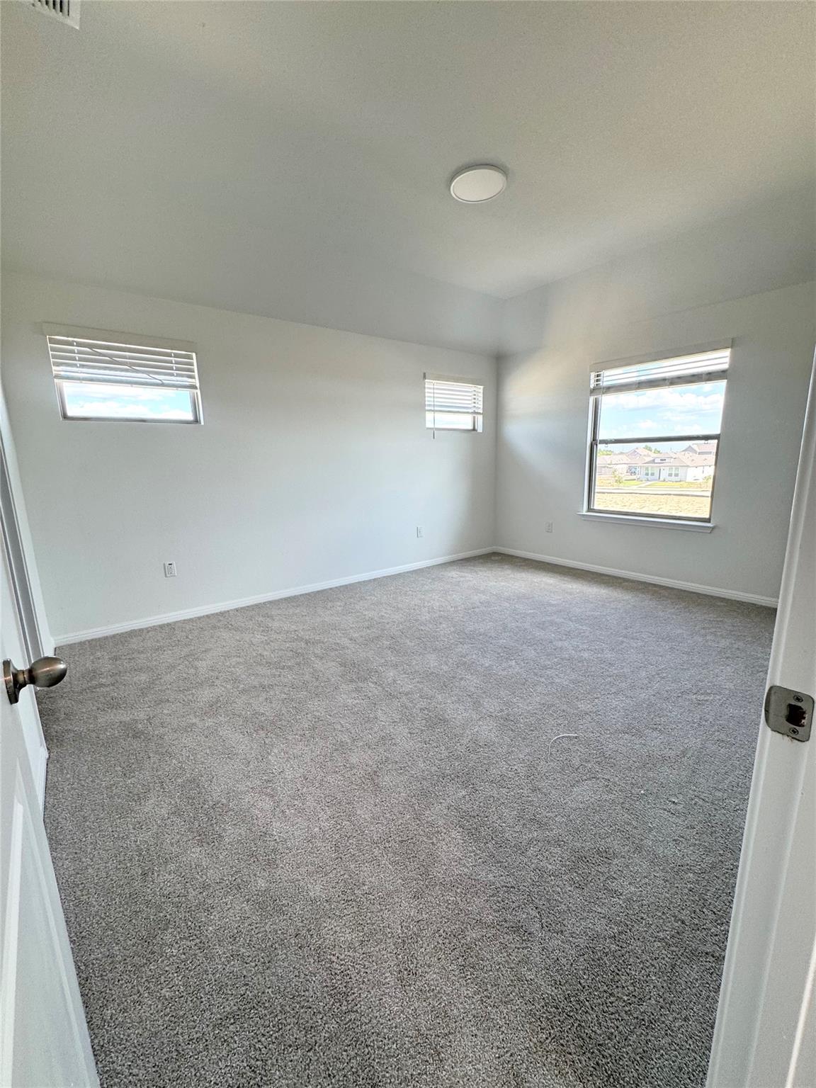 295  Young St, photo 7