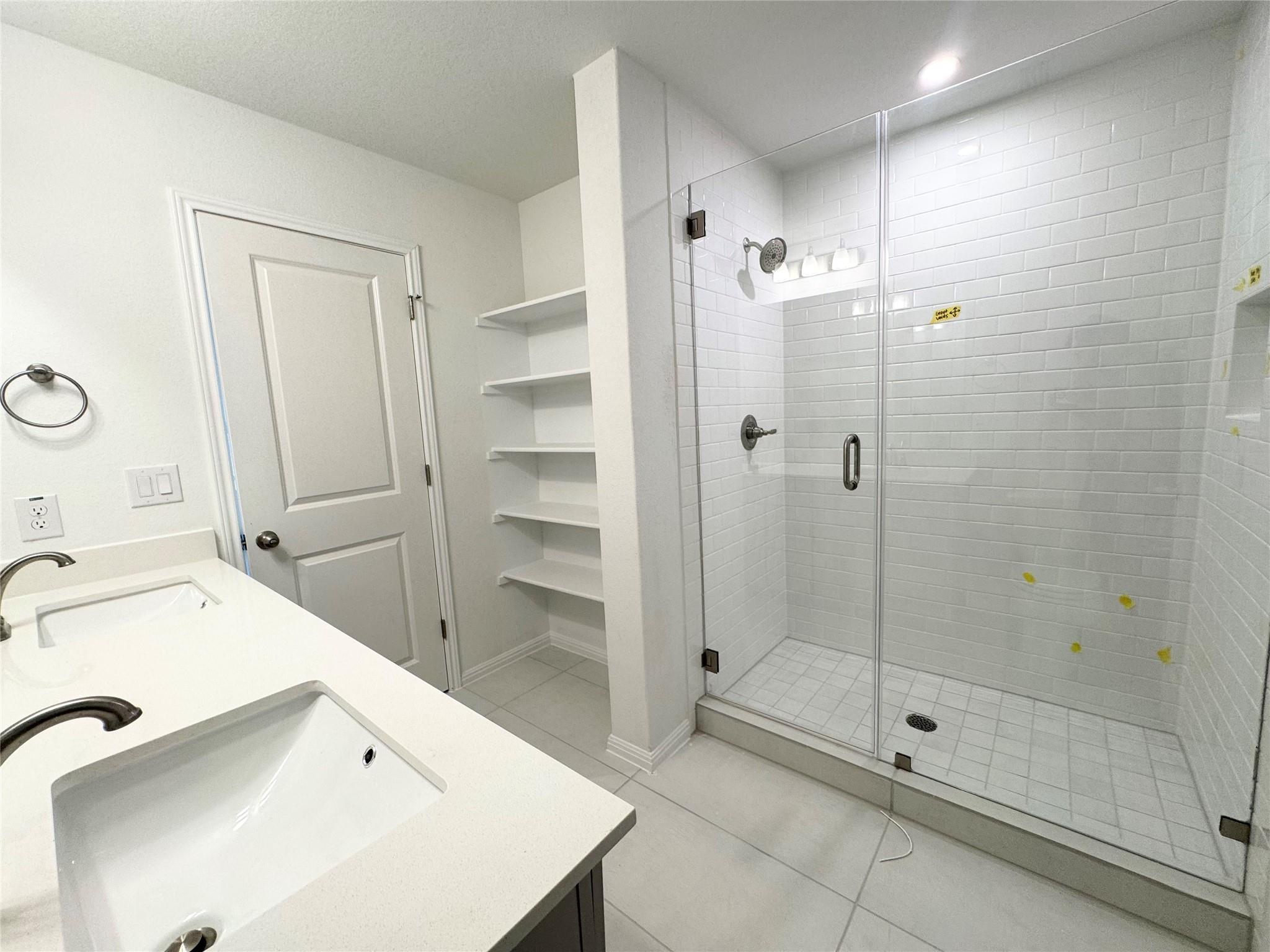 295  Young St, photo 8