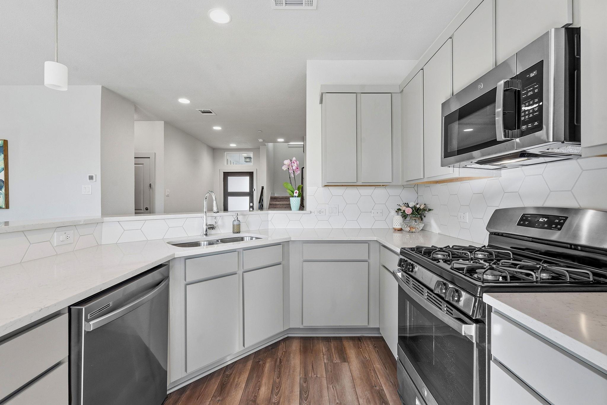 2260  Local Rebel Loop, photo 4