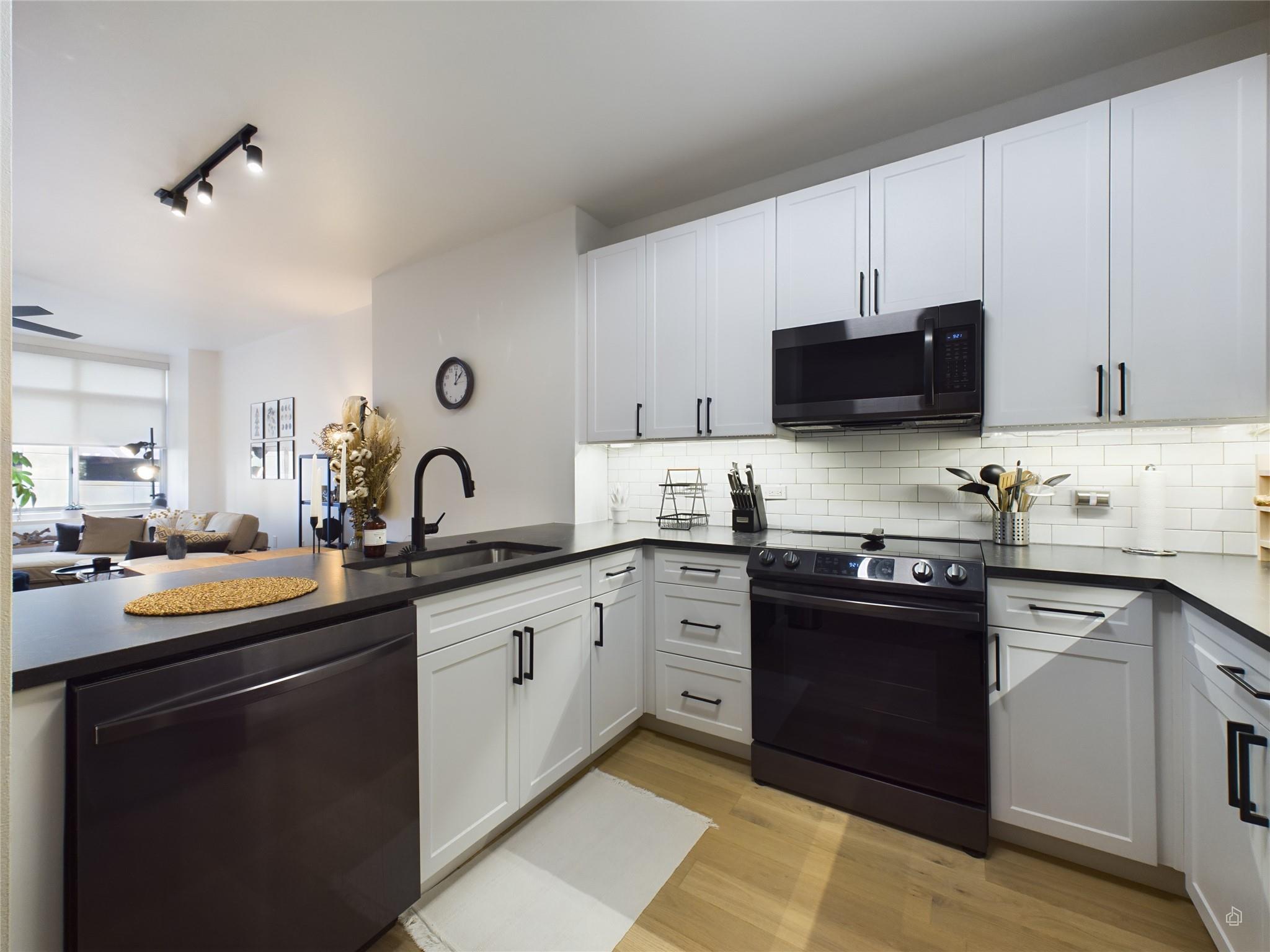 54  Rainey St  #415, photo 2
