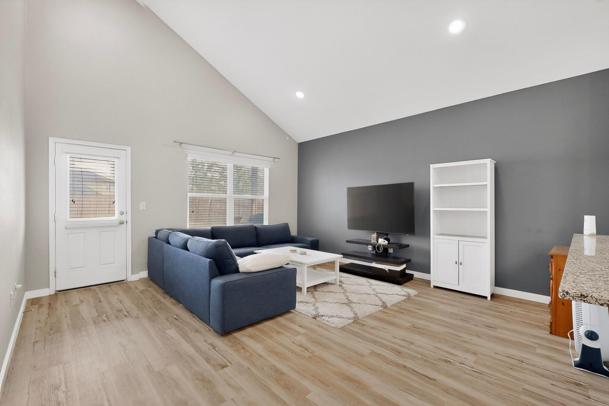 14513  Esker Rd, photo 8