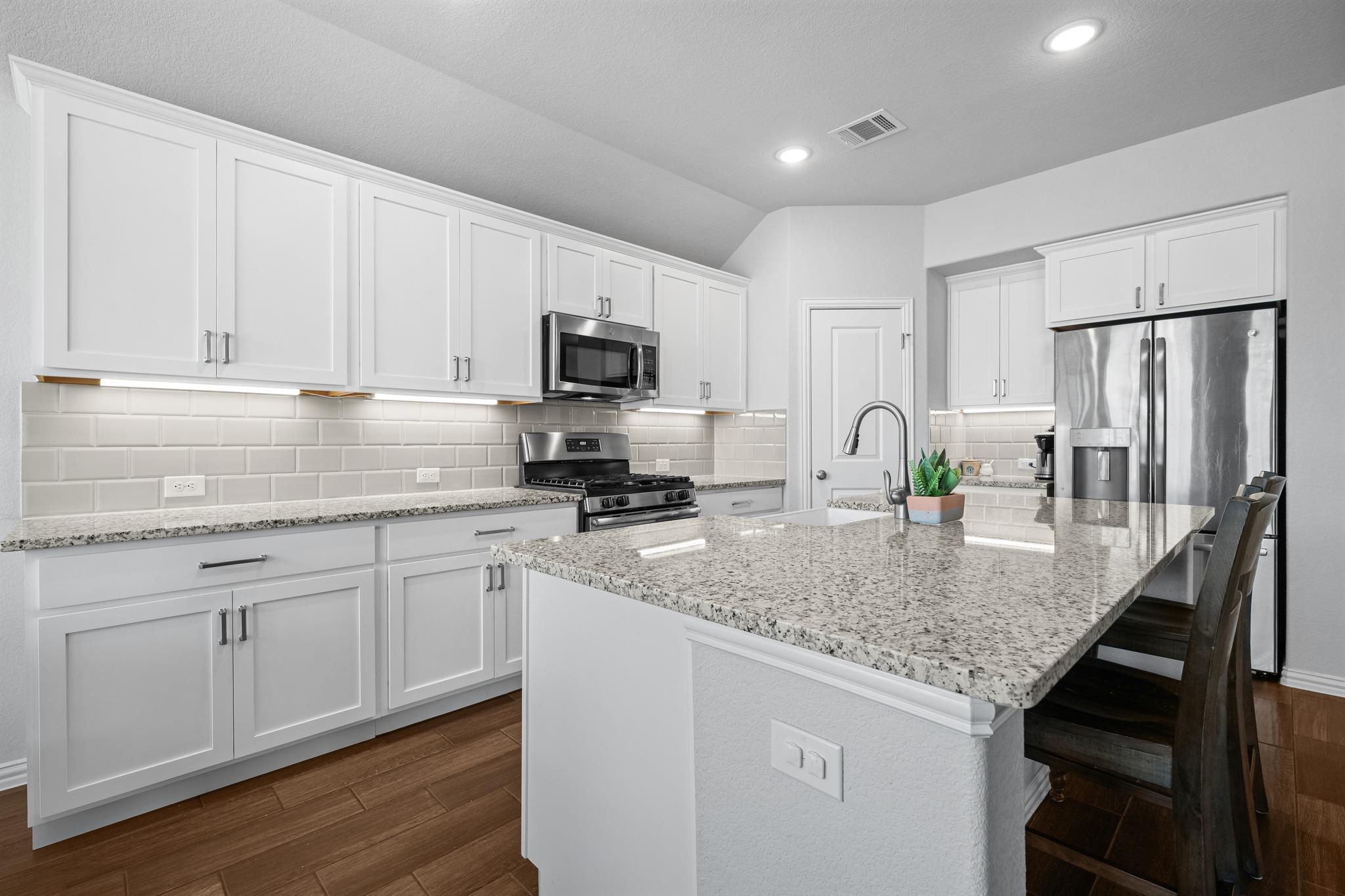4174  Kingsley Ave, photo 2