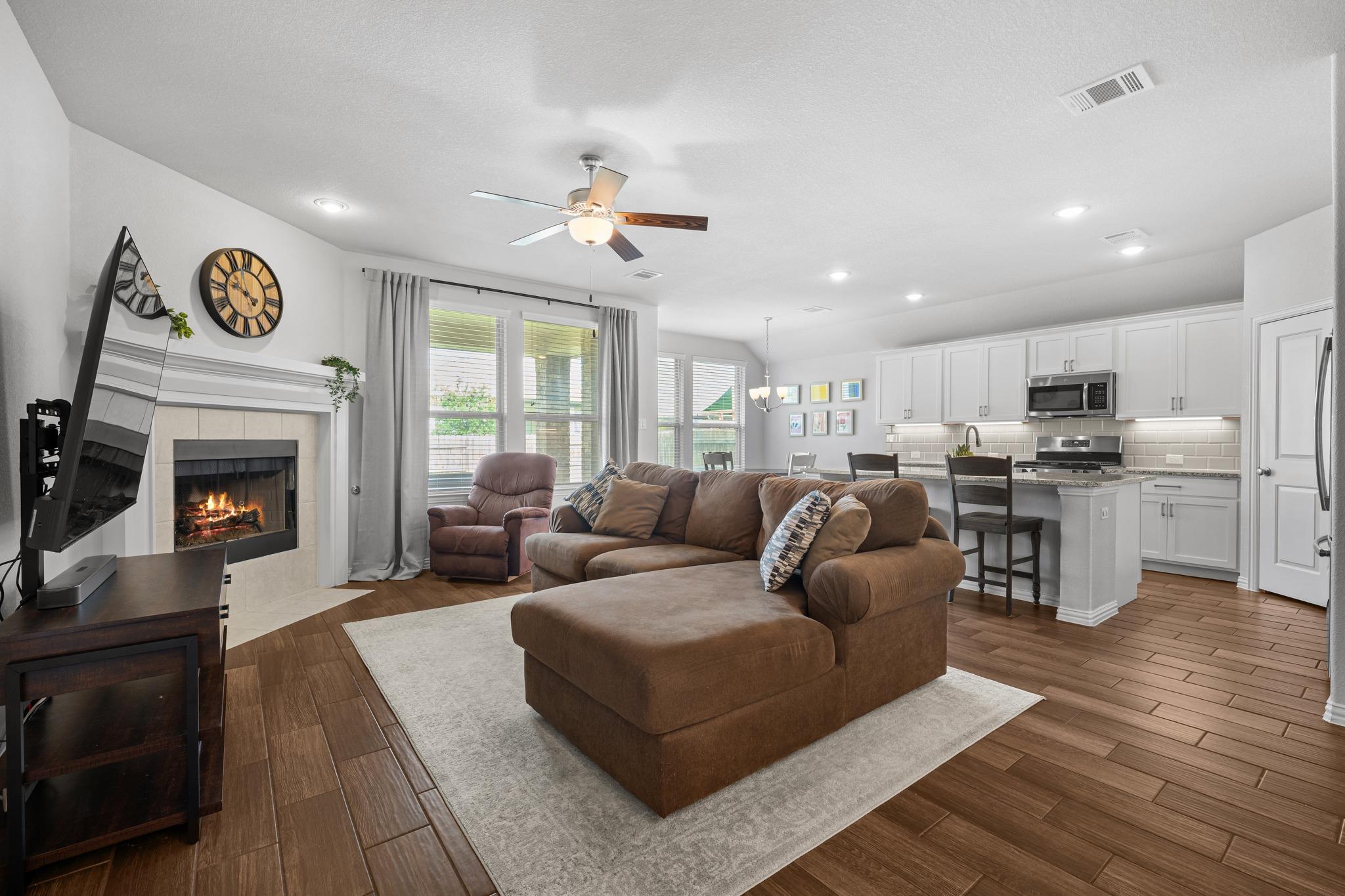 4174  Kingsley Ave, photo 3