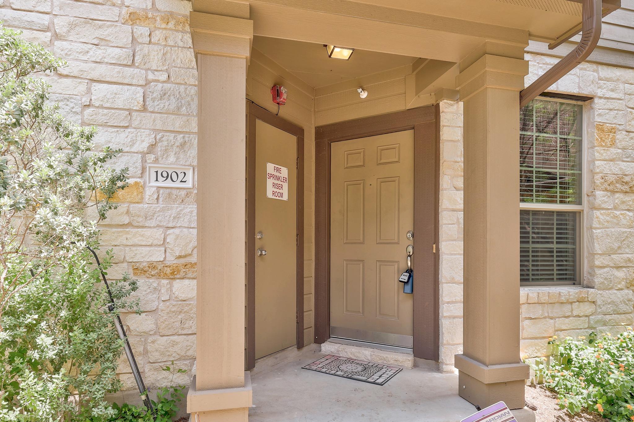 1310  Parmer Ln  #1902, photo 2