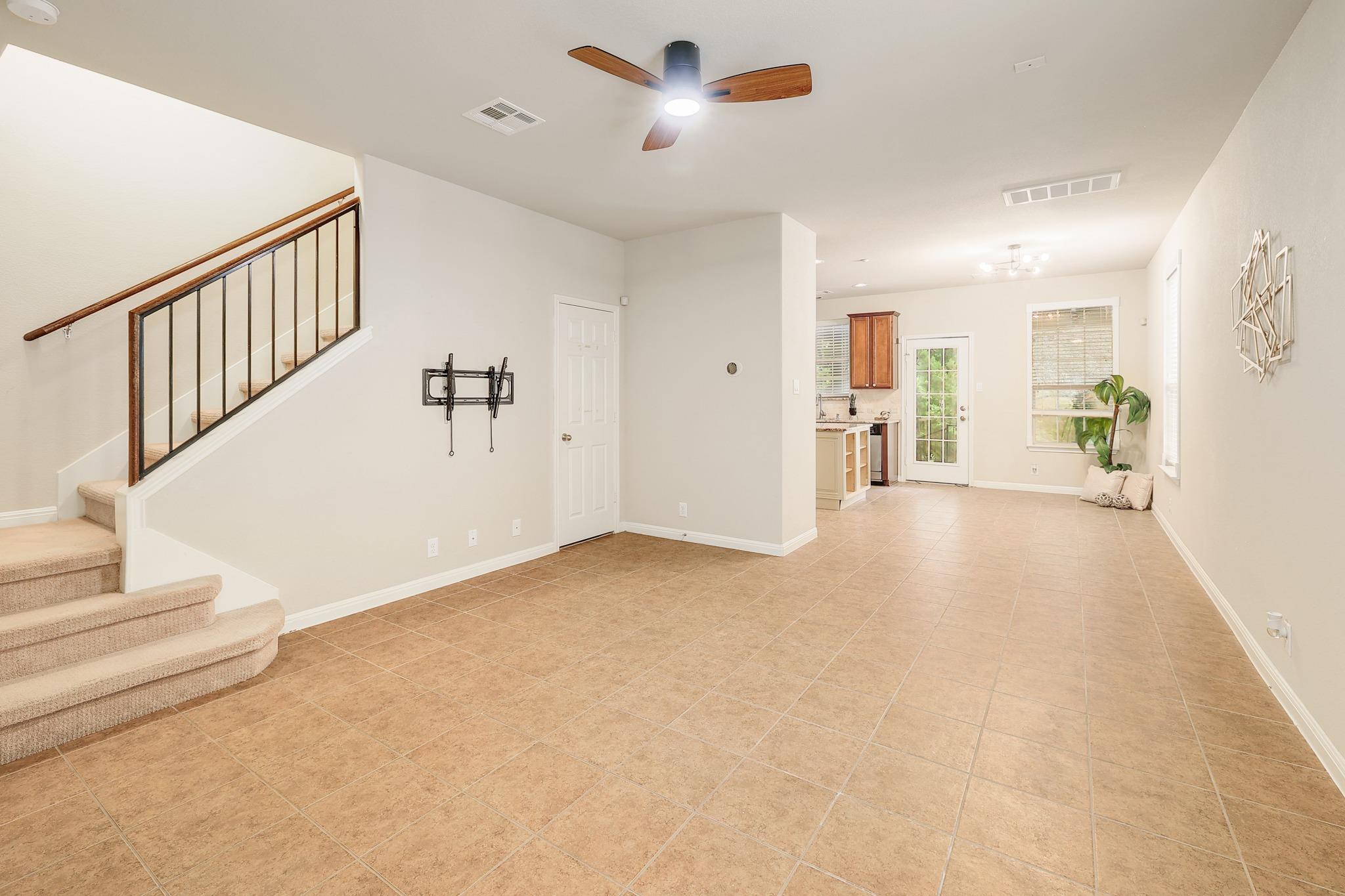 1310  Parmer Ln  #1902, photo 3
