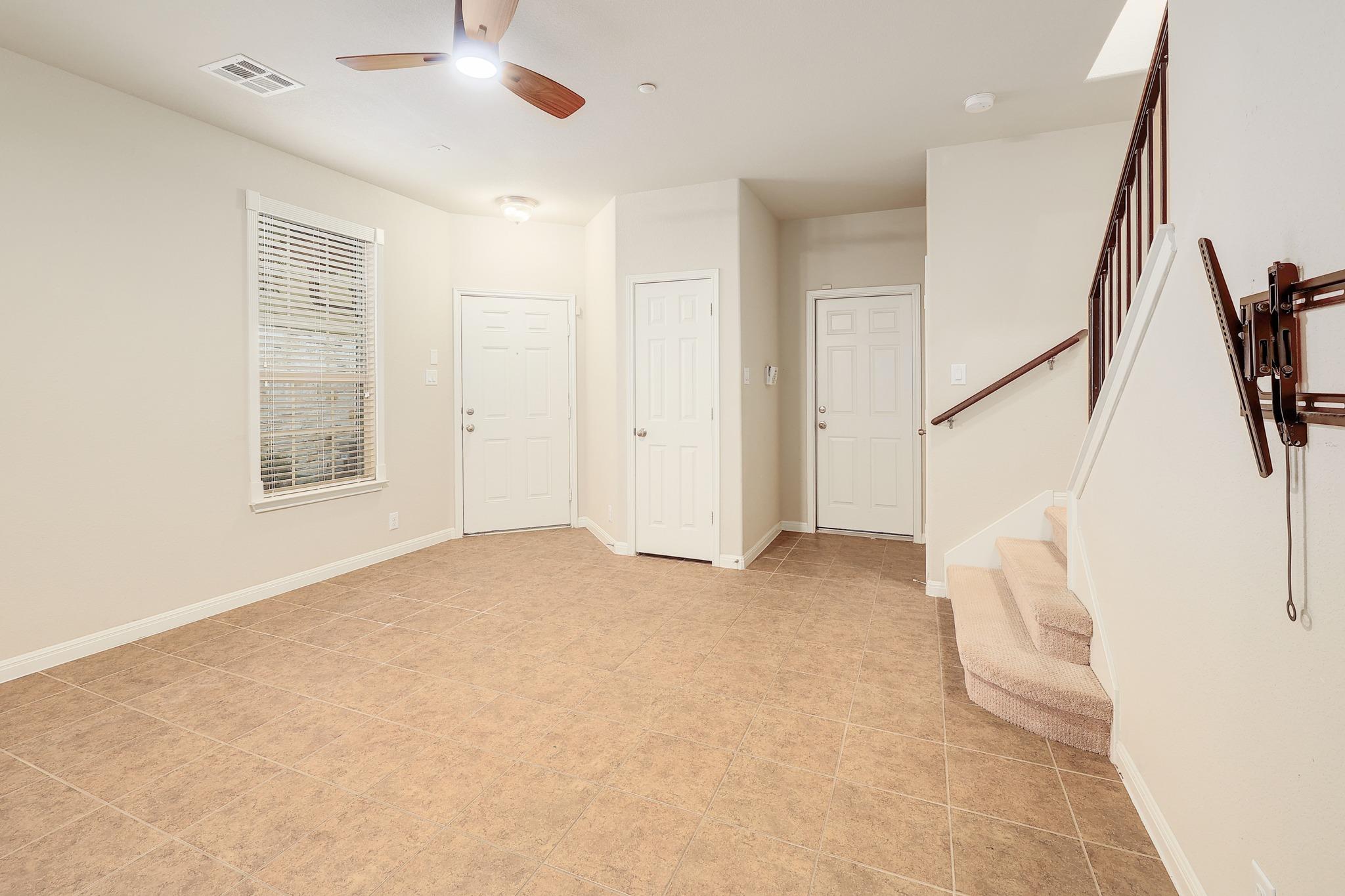 1310  Parmer Ln  #1902, photo 6