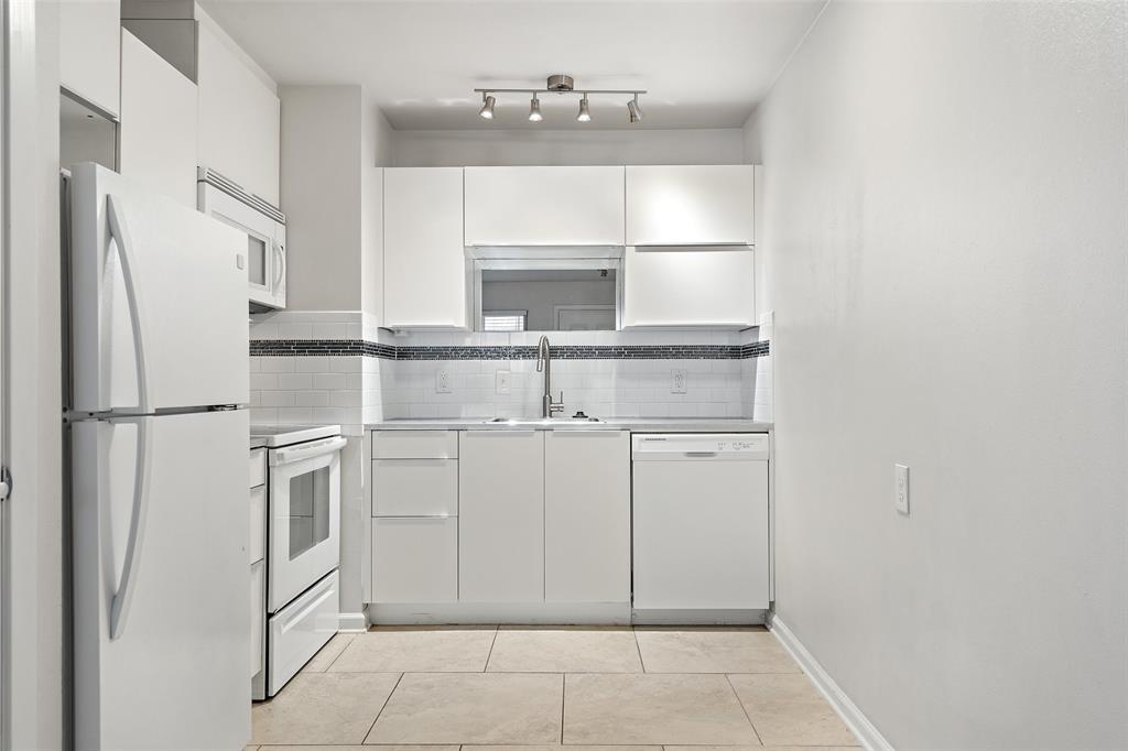 2404  Longview St  #105, photo 12