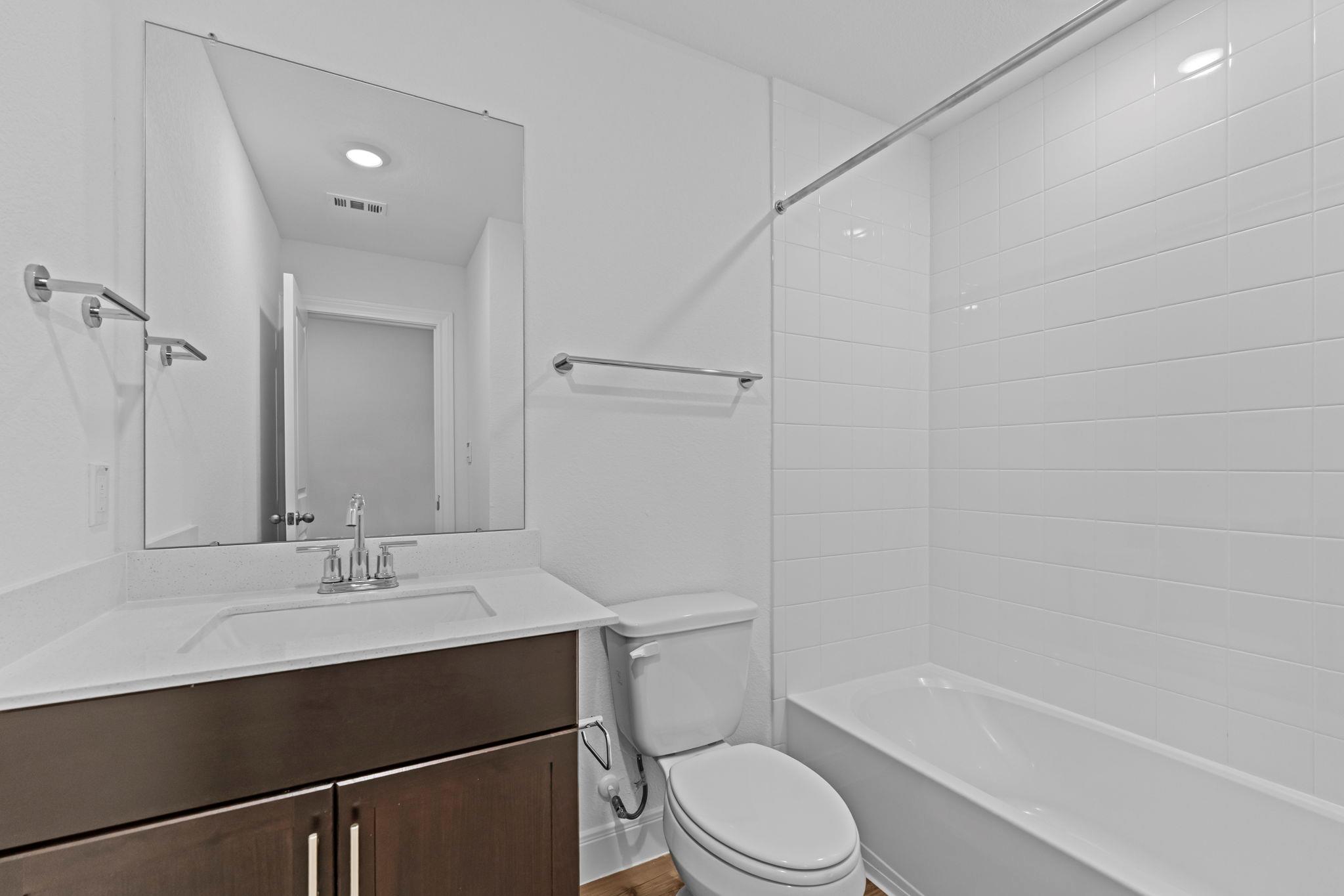 127  Union Pacific Dr, photo 6