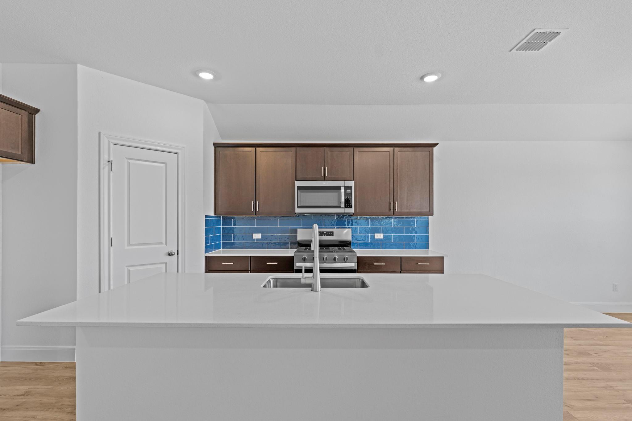 127  Union Pacific Dr, photo 9