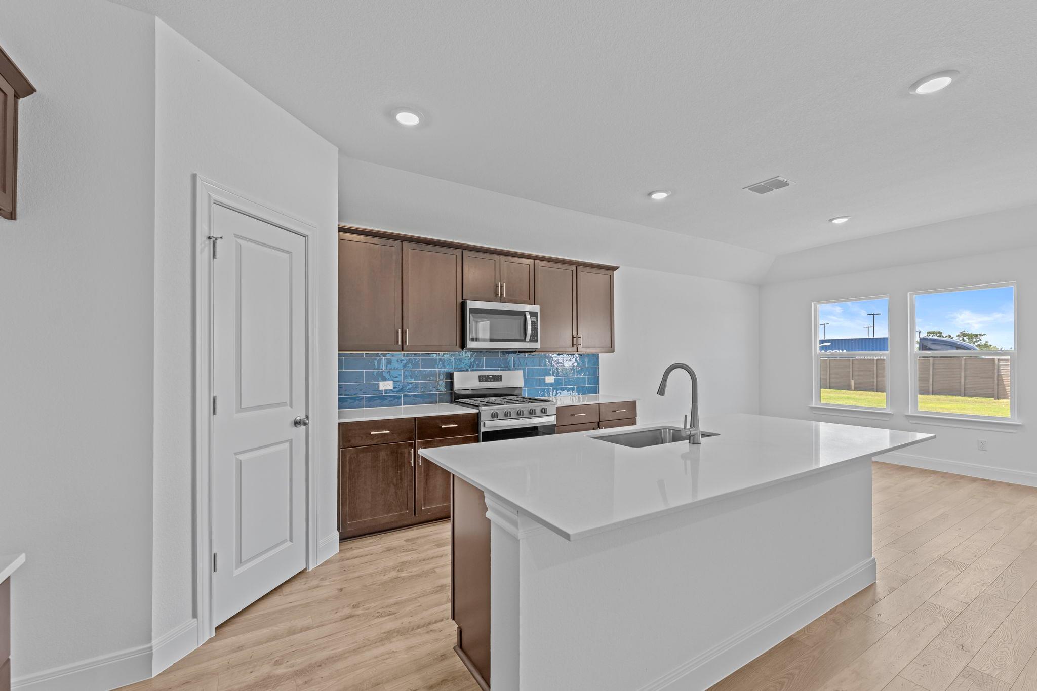 127  Union Pacific Dr, photo 10