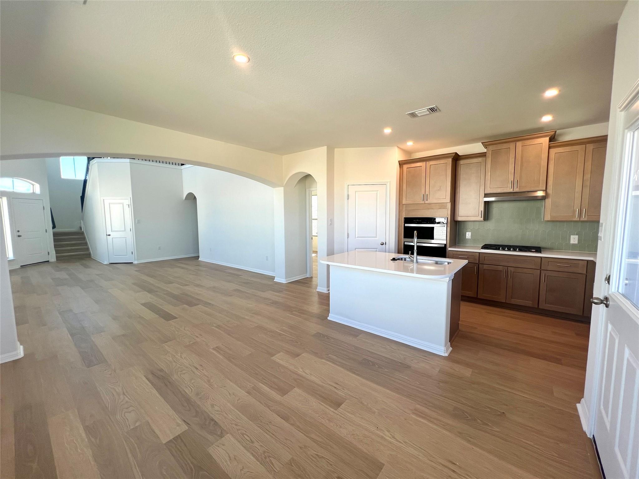 141  White Horses Dr, photo 2