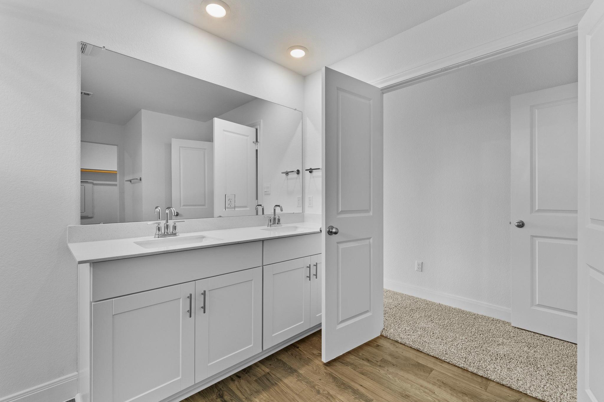 137  Union Pacific Dr, photo 8