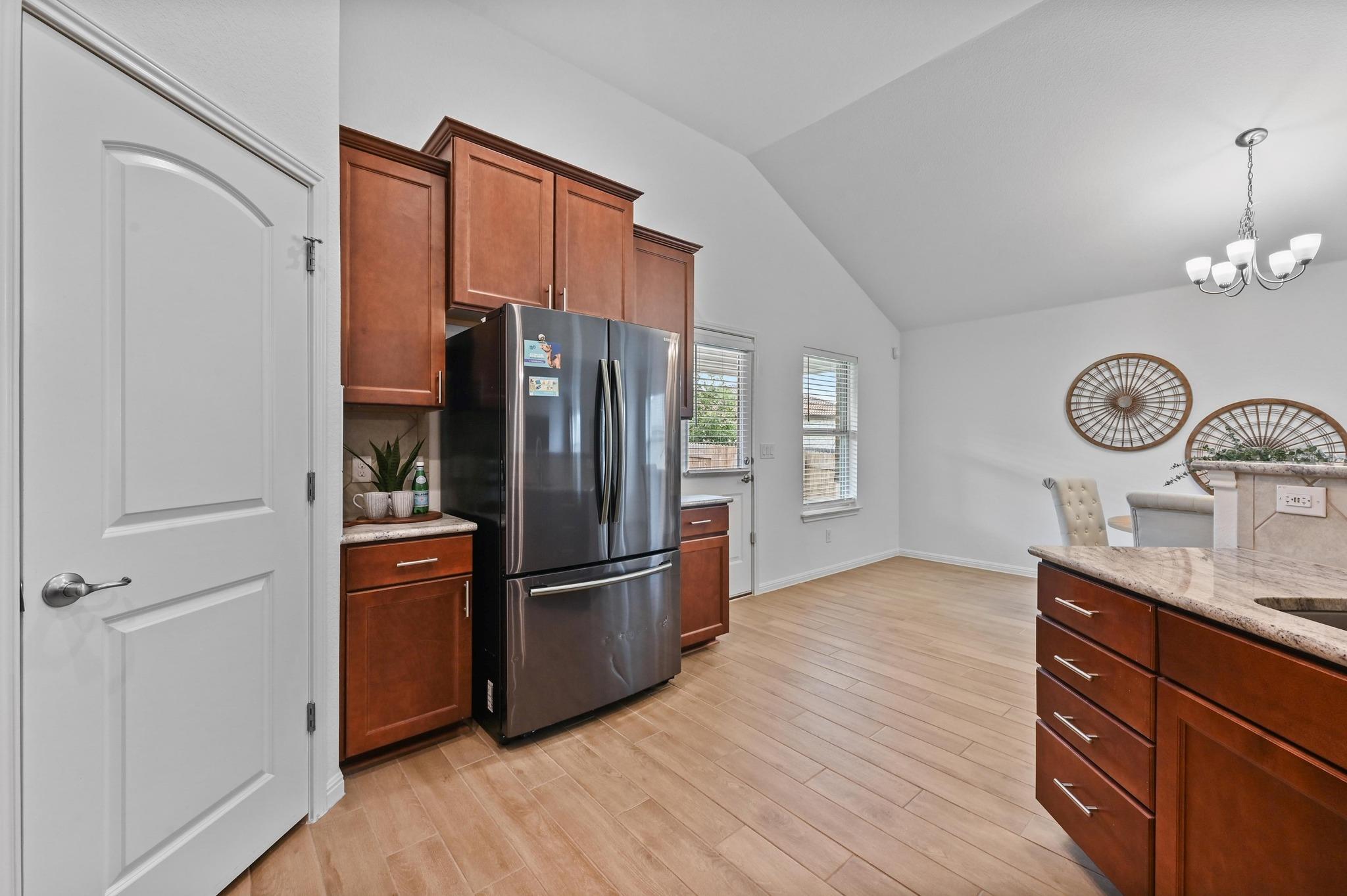 918  Valley View Dr, photo 8