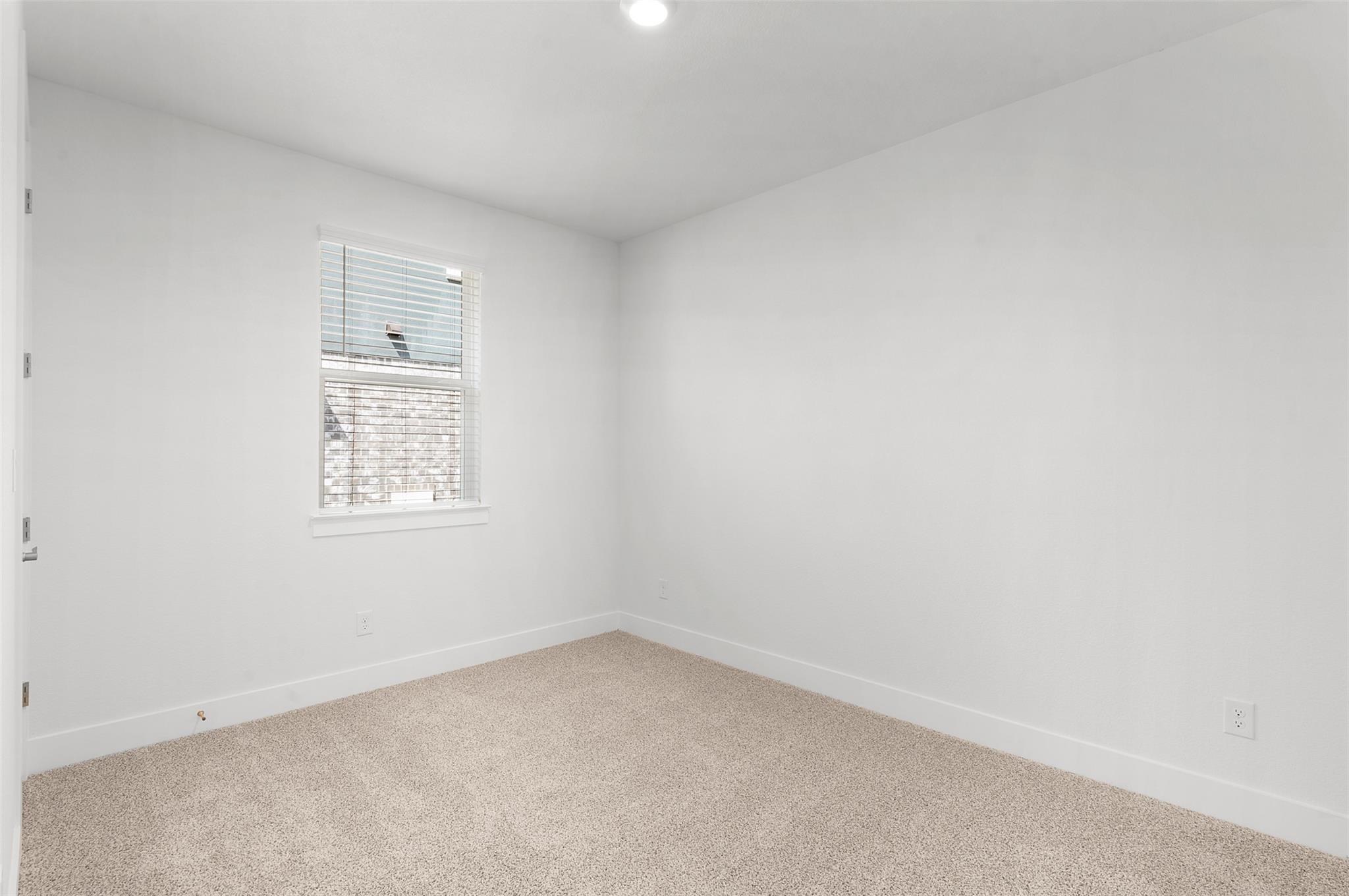 4746  Regents Pl, photo 3