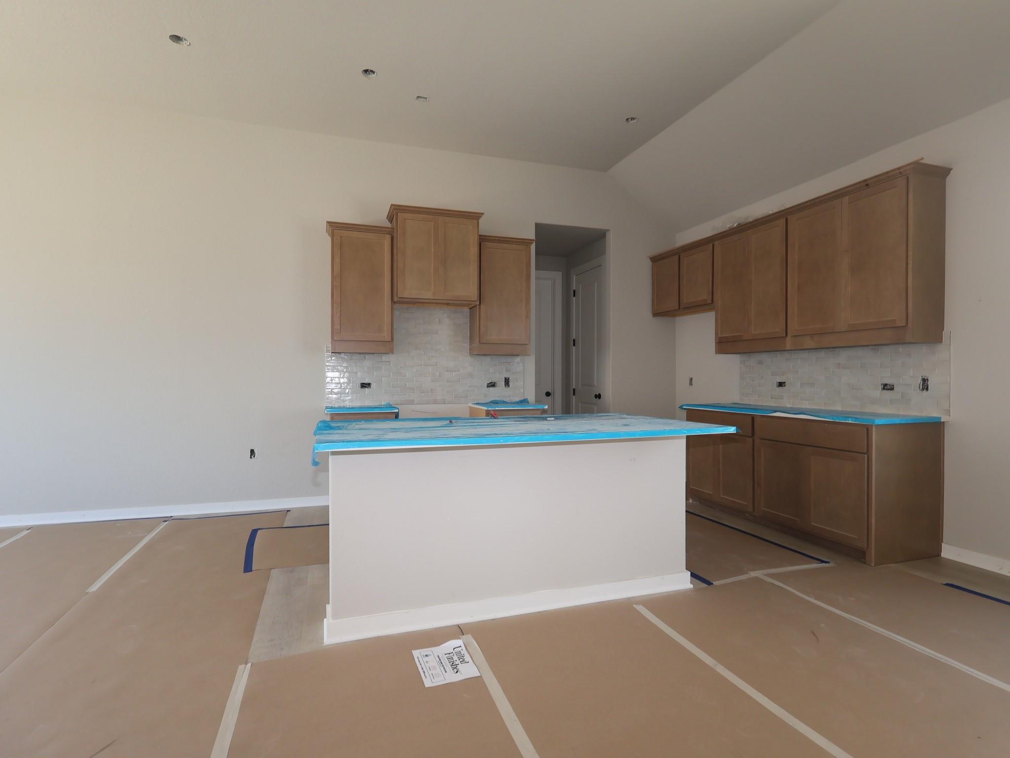 629  Clarissa St, photo 3