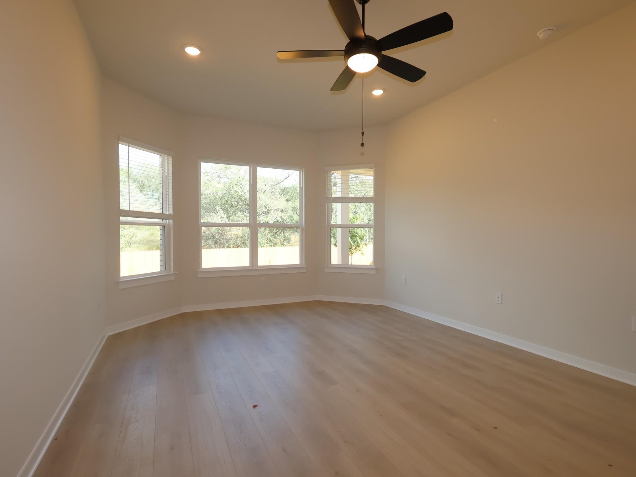 296  Champ Ave, photo 12