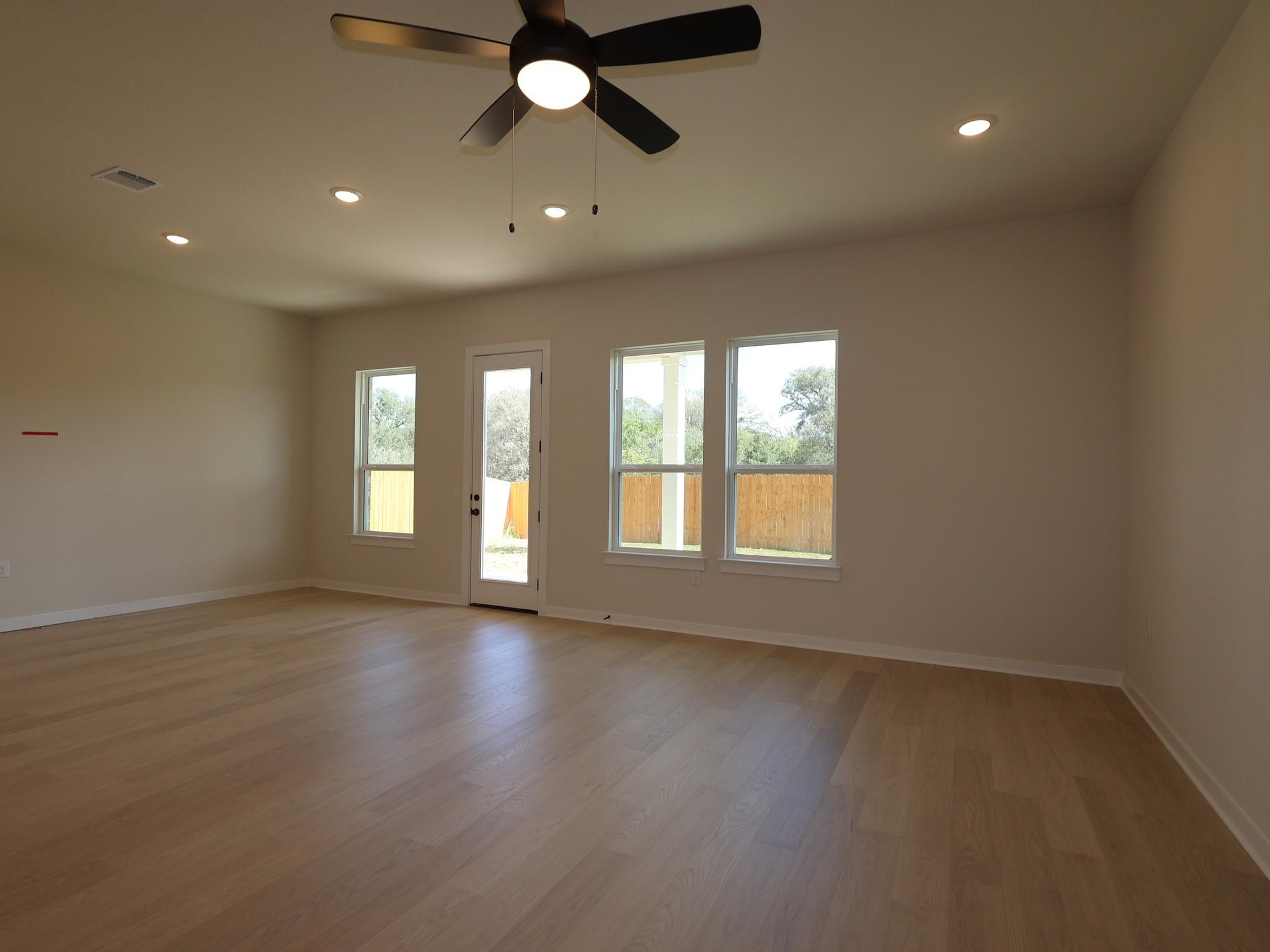 160  Champ Ave, photo 6