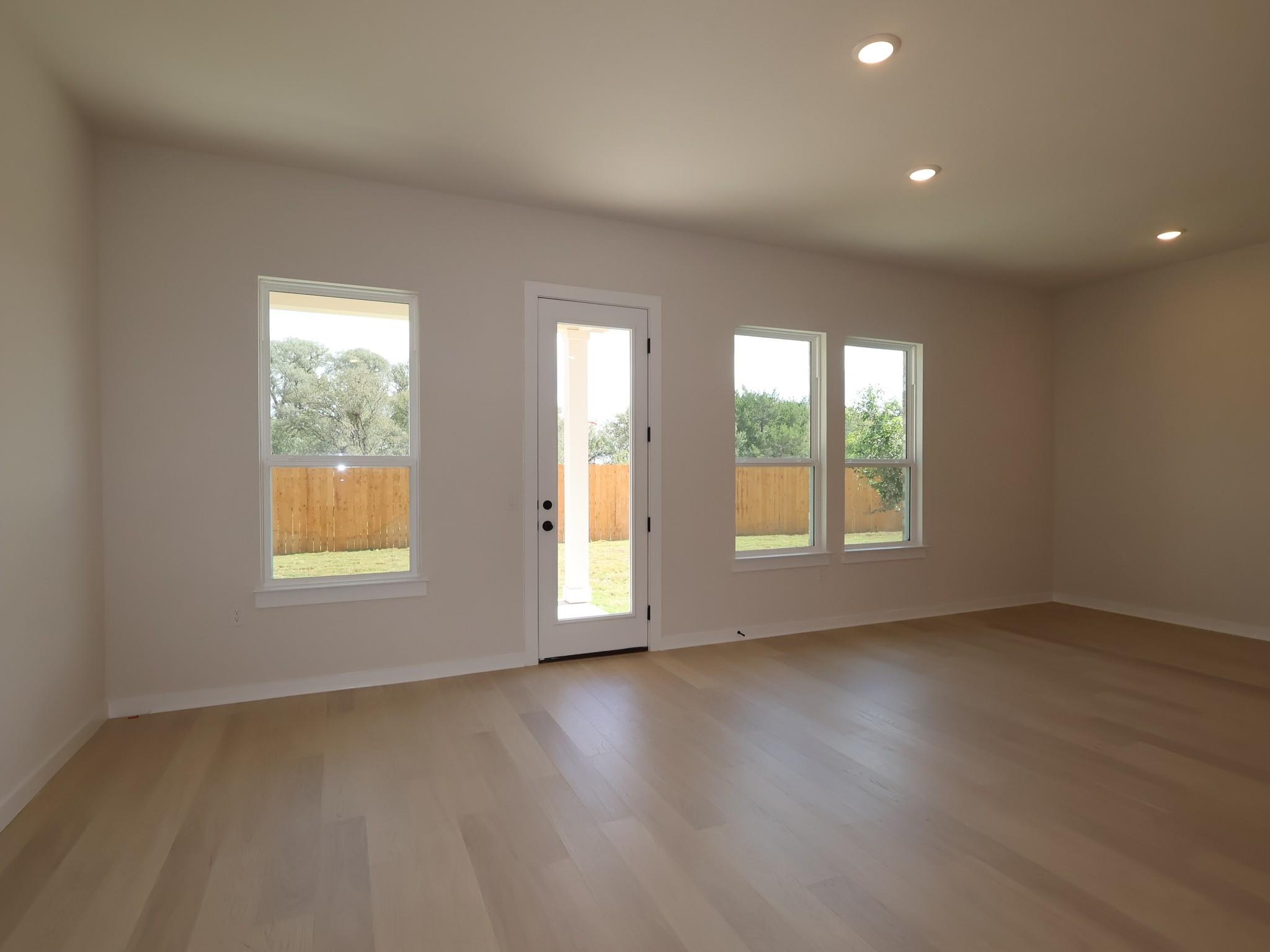 160  Champ Ave, photo 7