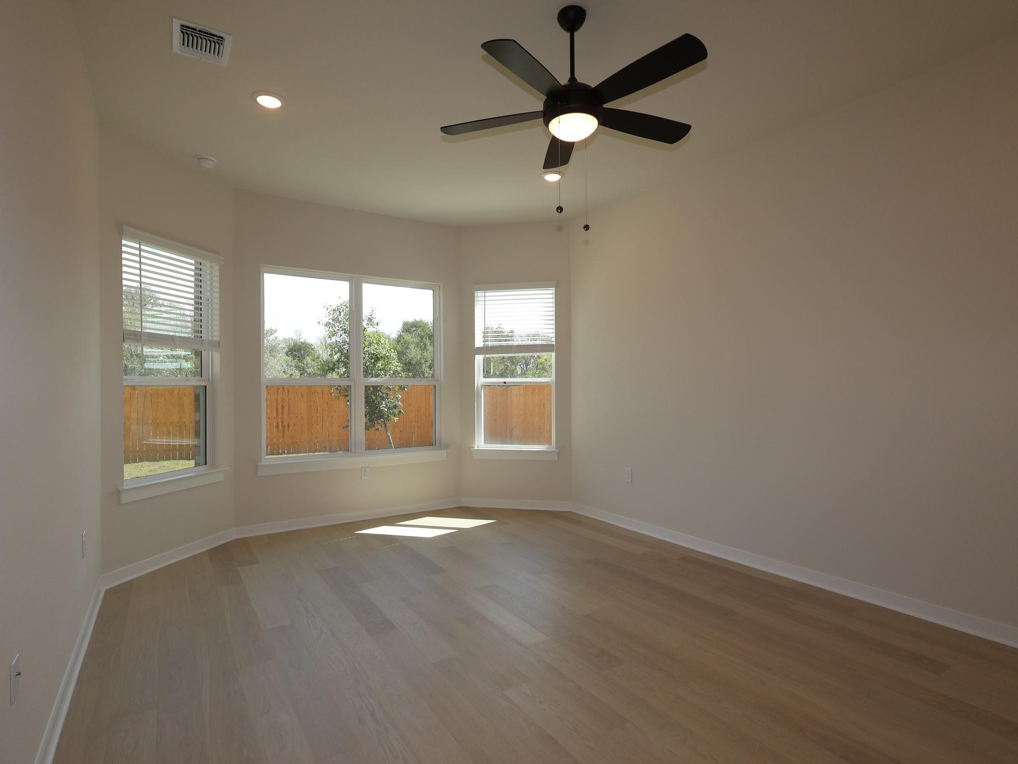 160  Champ Ave, photo 9