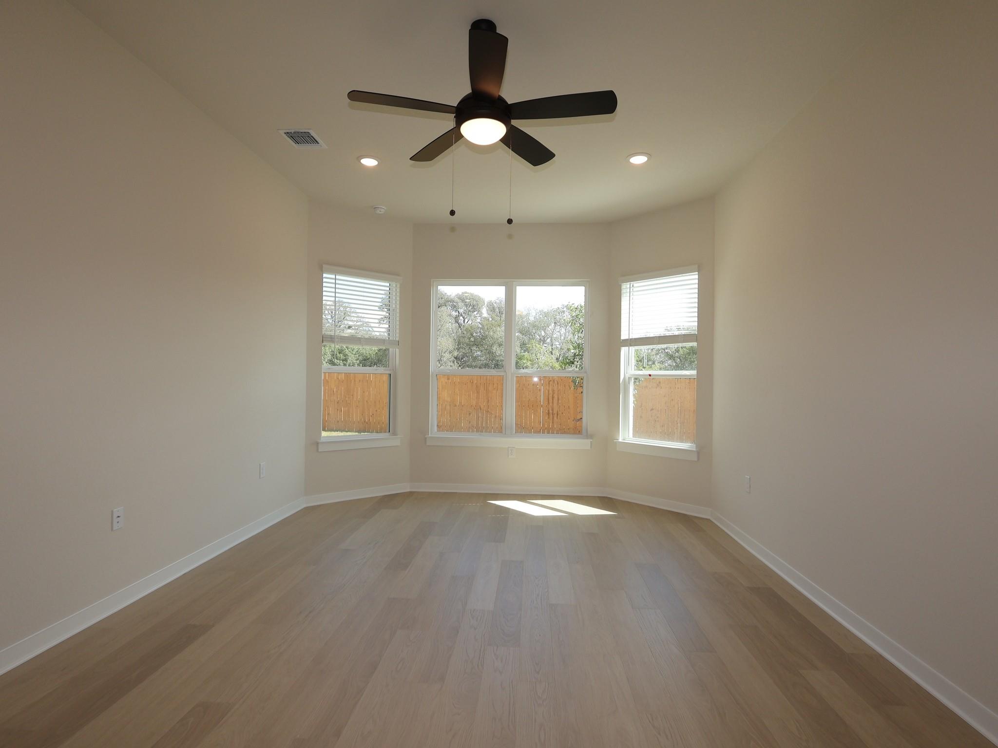 160  Champ Ave, photo 10