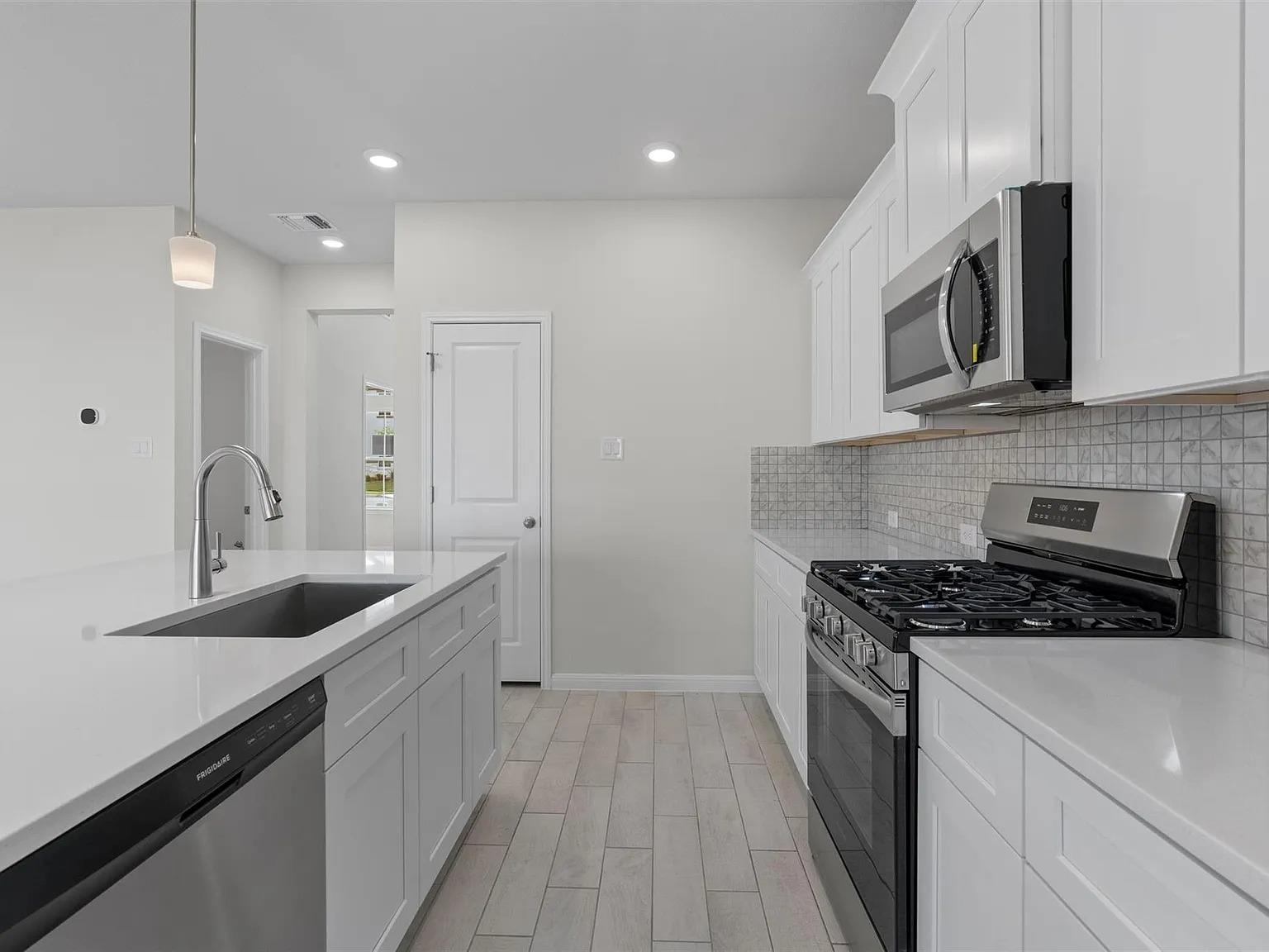 145  Comet Pointe Dr, photo 8