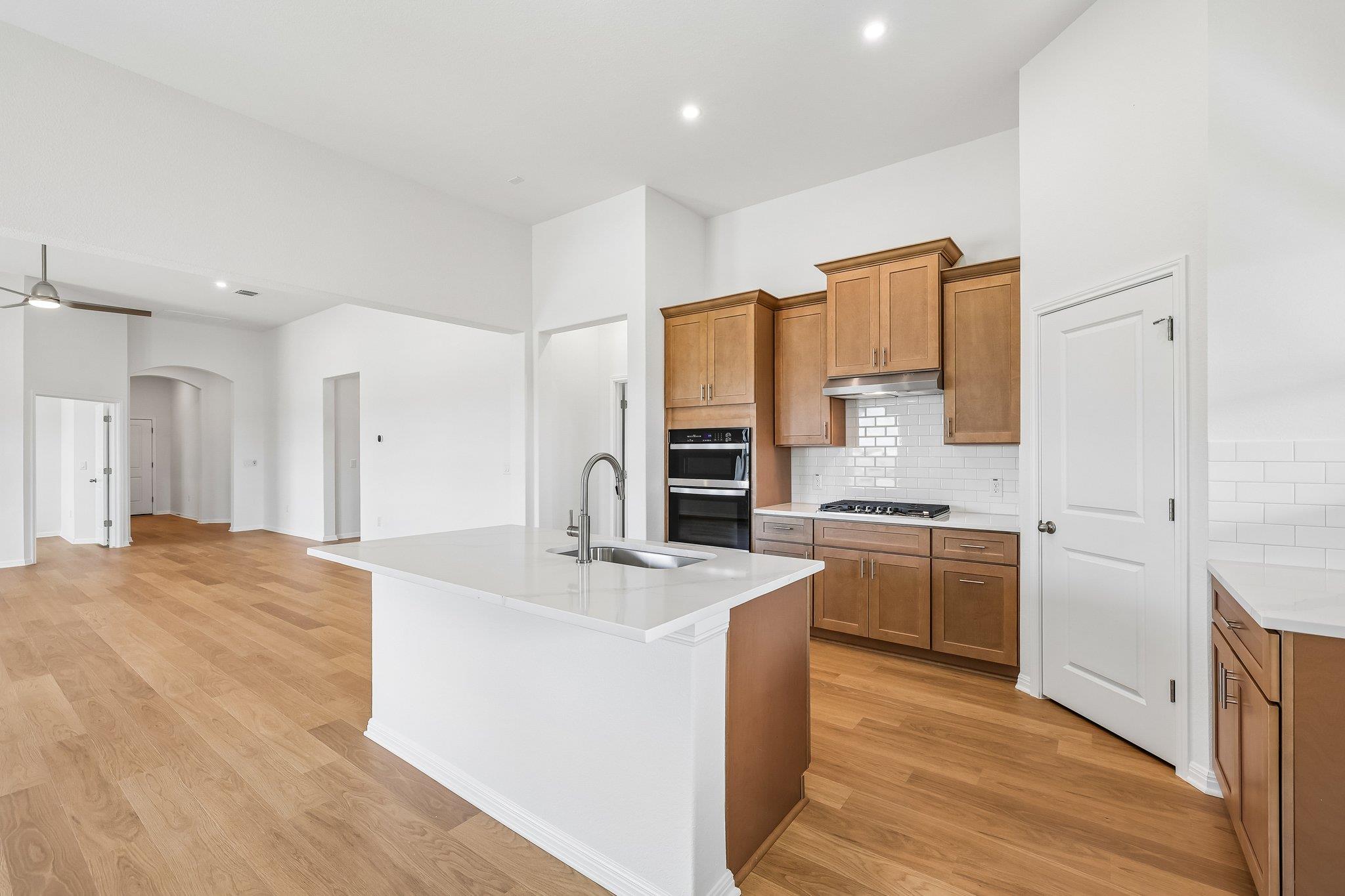 471  Young St, photo 5