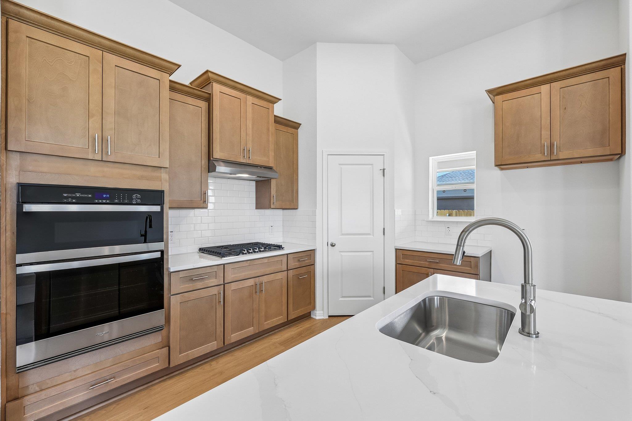 471  Young St, photo 6