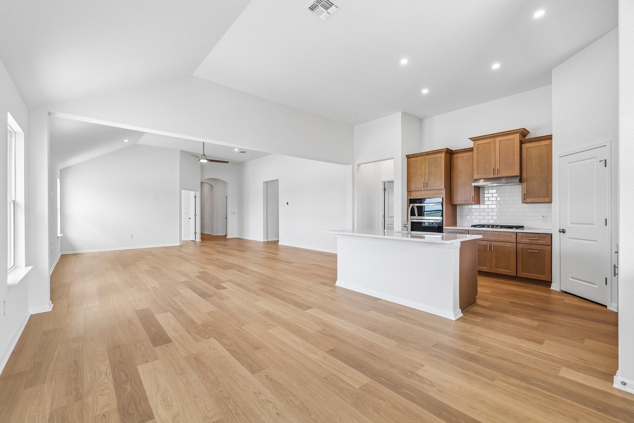 471  Young St, photo 7