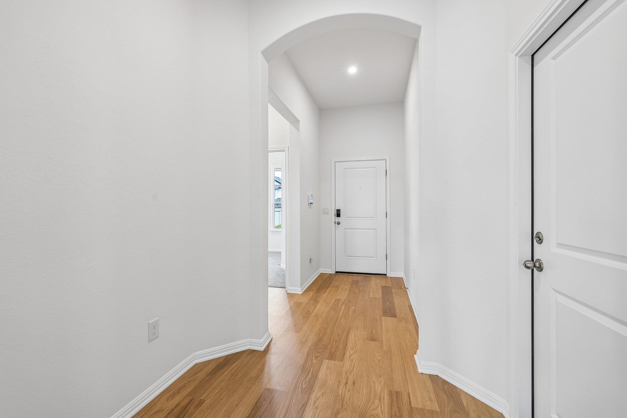 471  Young St, photo 8