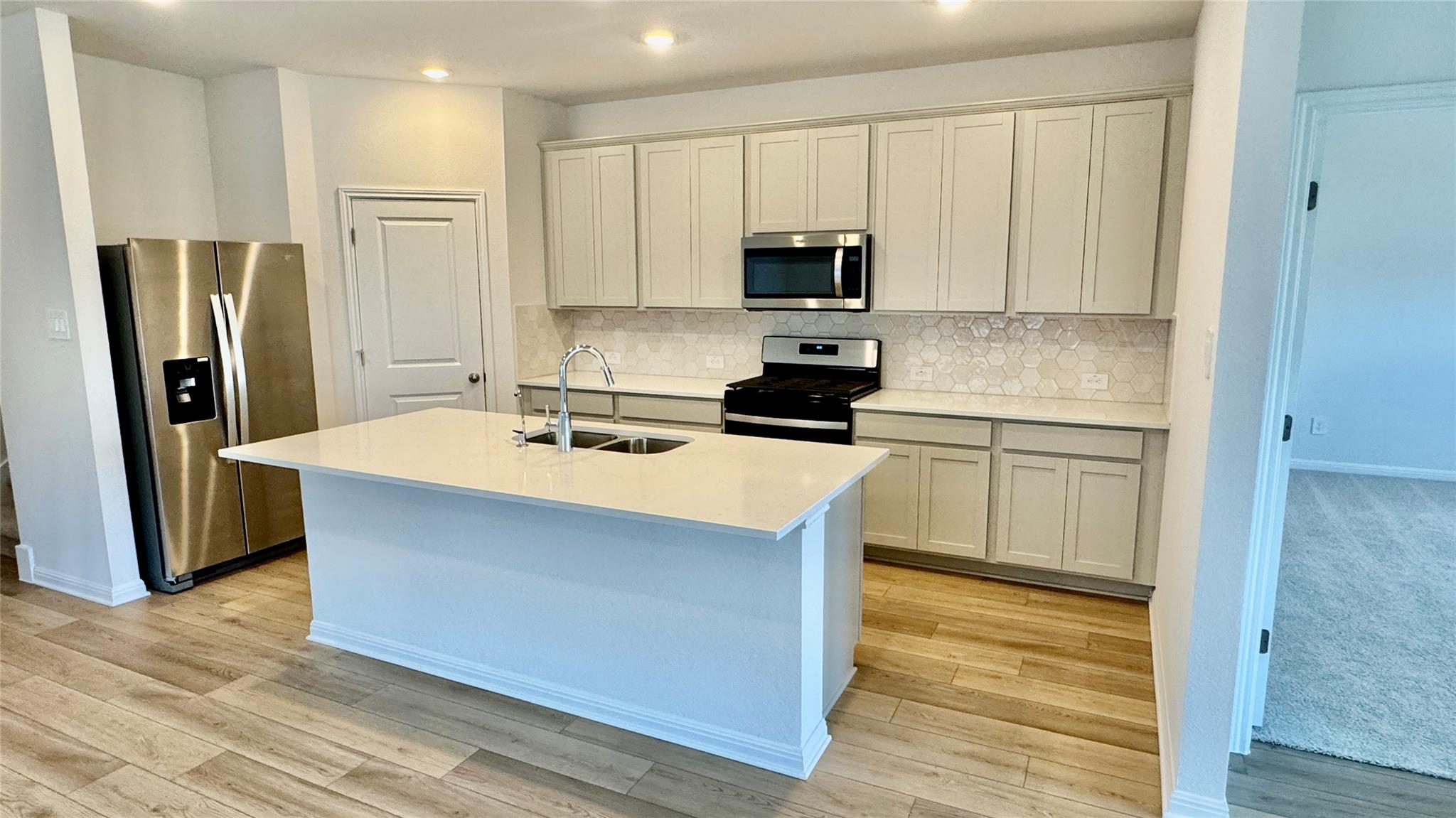 115  Fossil Dr, photo 2