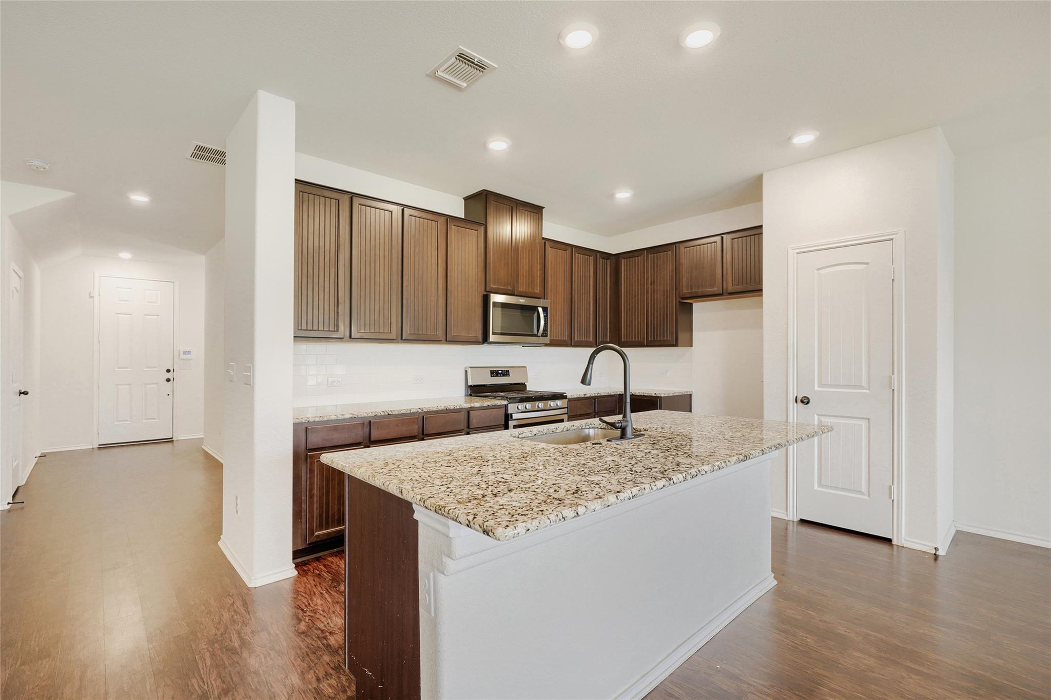104  Kavanaugh St, photo 9