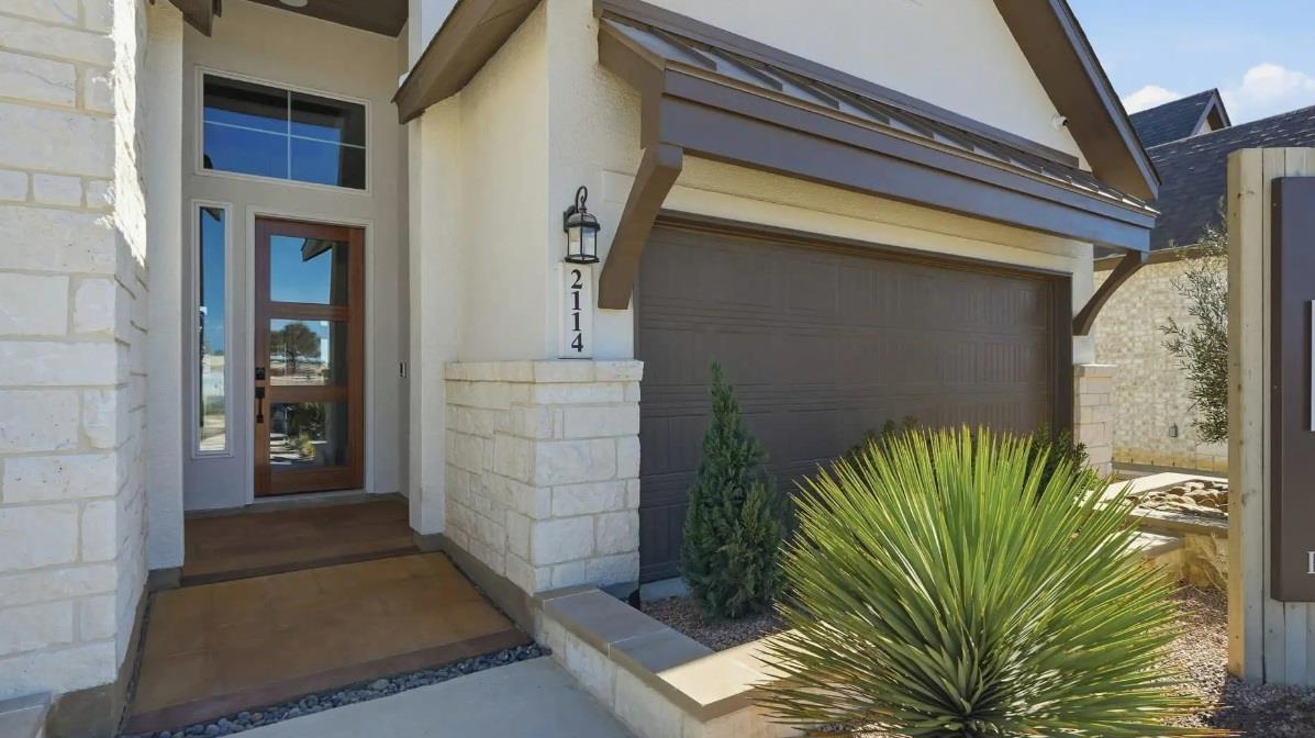 248  Prickly Poppy Way, photo 2