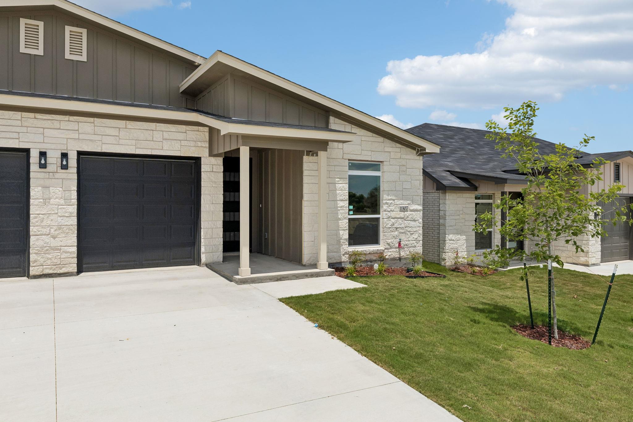 1307  Lone Pine Way, photo 3