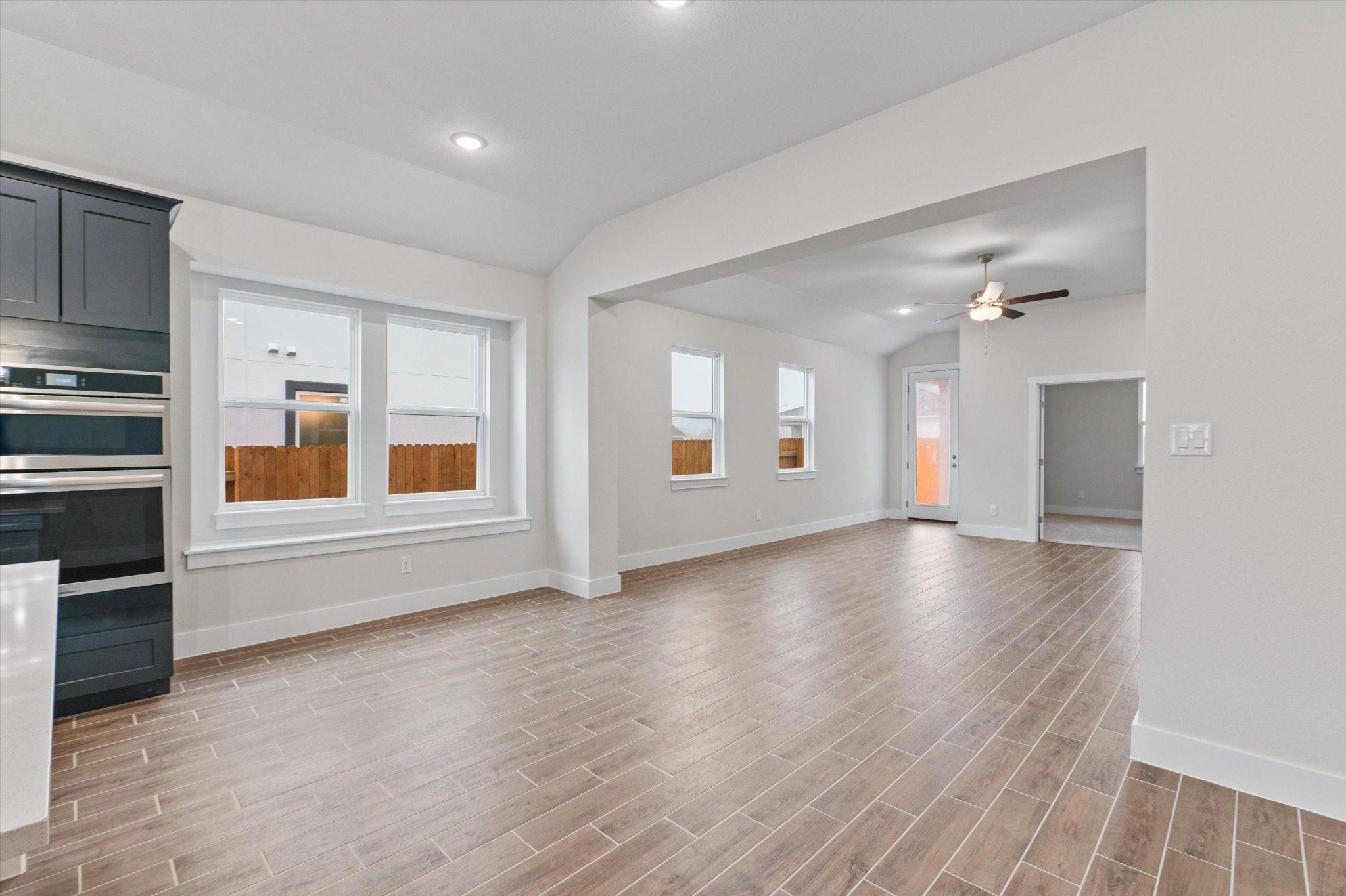 19100  Ariel Elena Way, photo 11