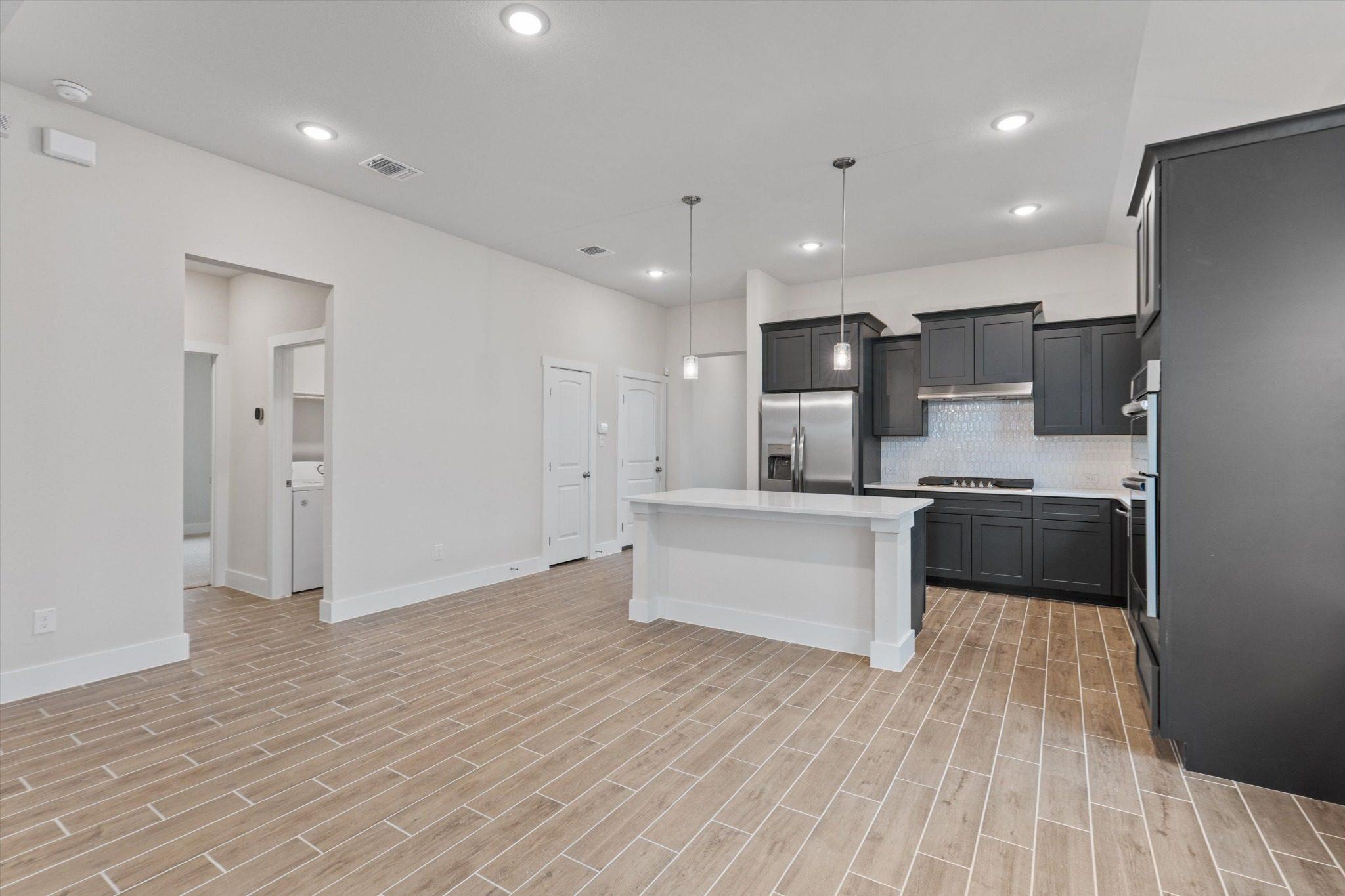 19100  Ariel Elena Way, photo 12