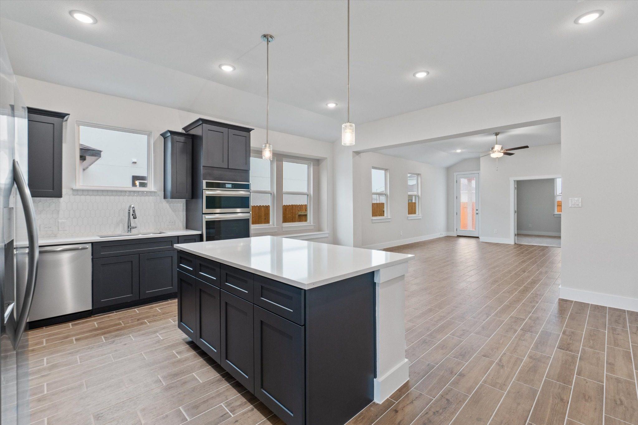 19113  Sedge Wren Ln, photo 2