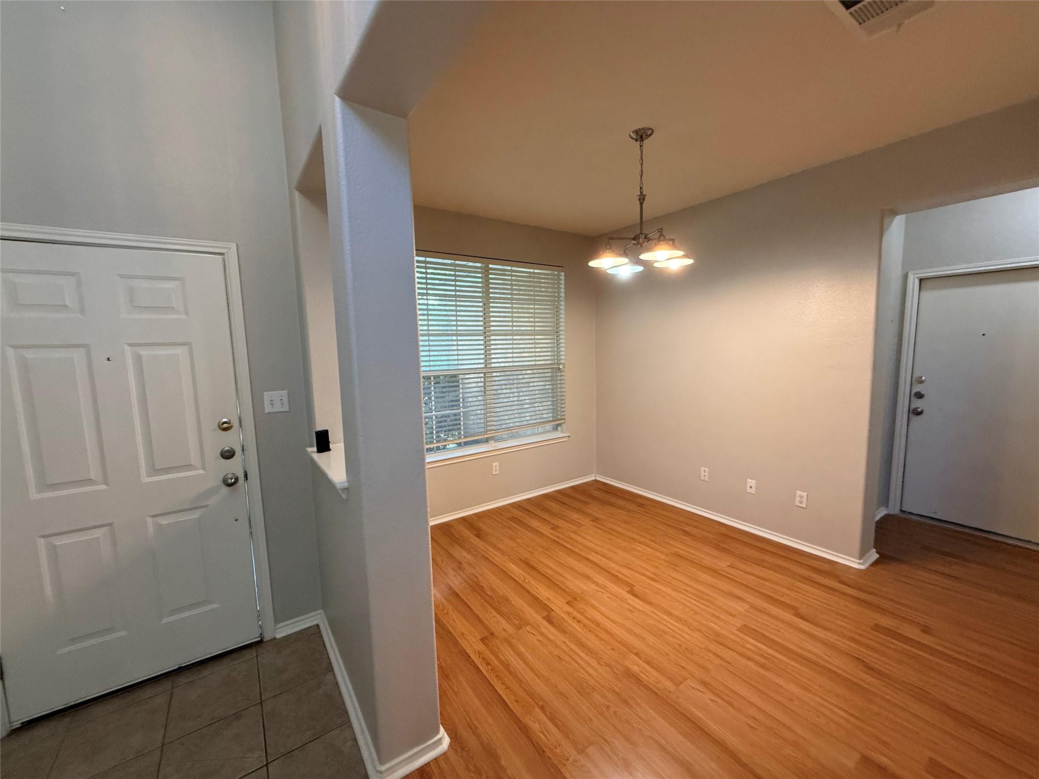 259  Clarence Ct, photo 12