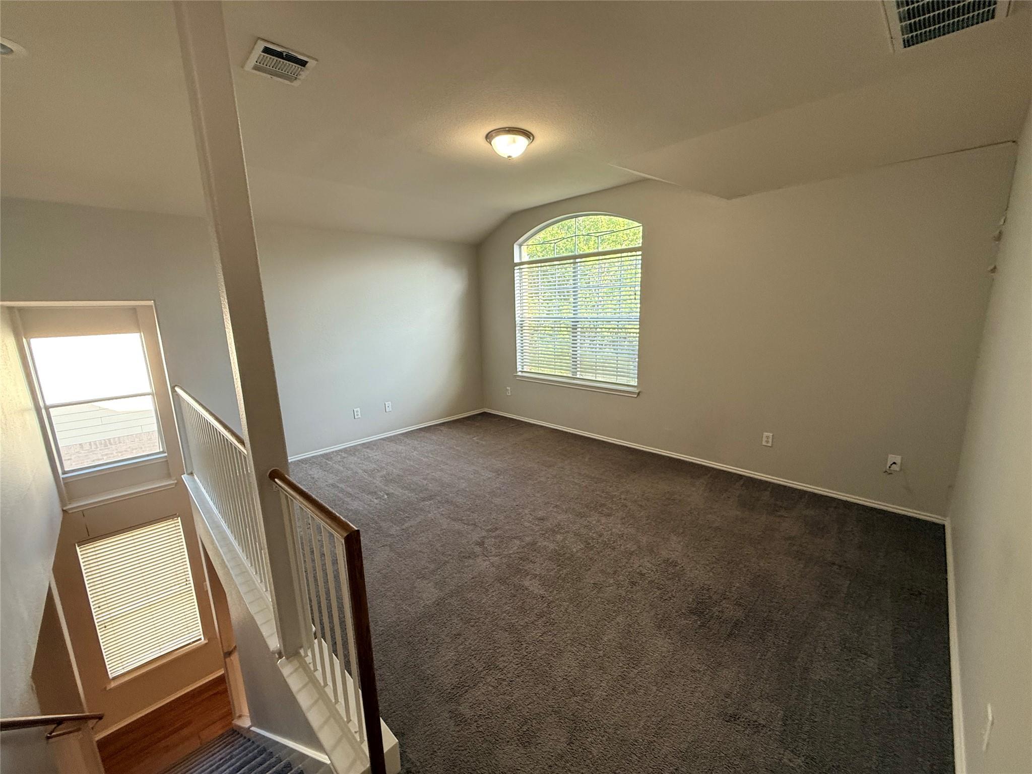 259  Clarence Ct, photo 9