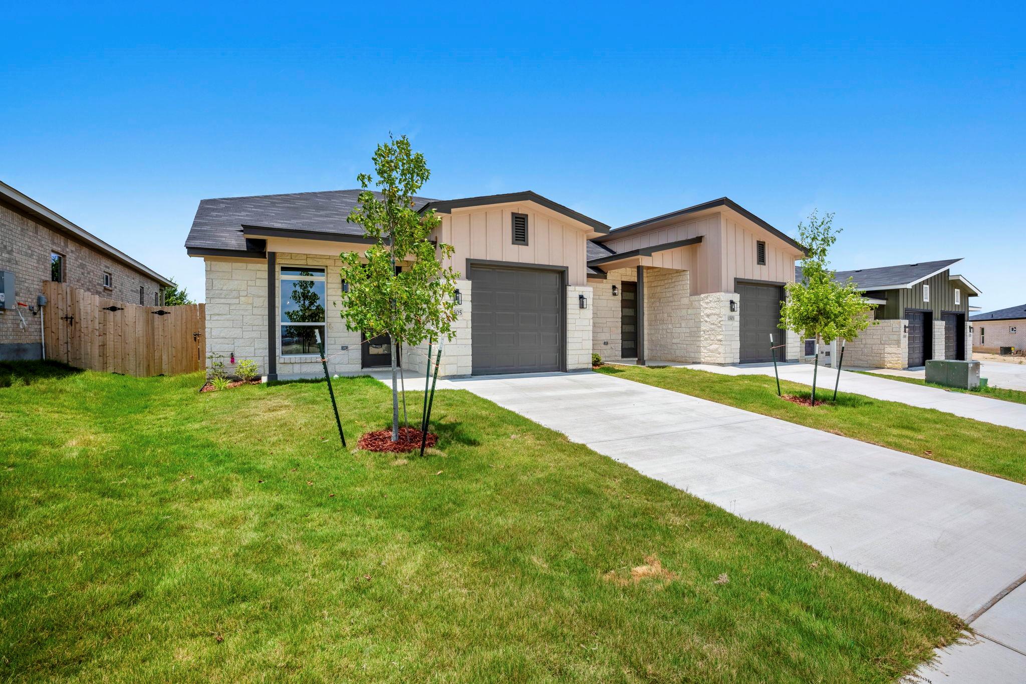1305  Lone Pine Way, photo 2