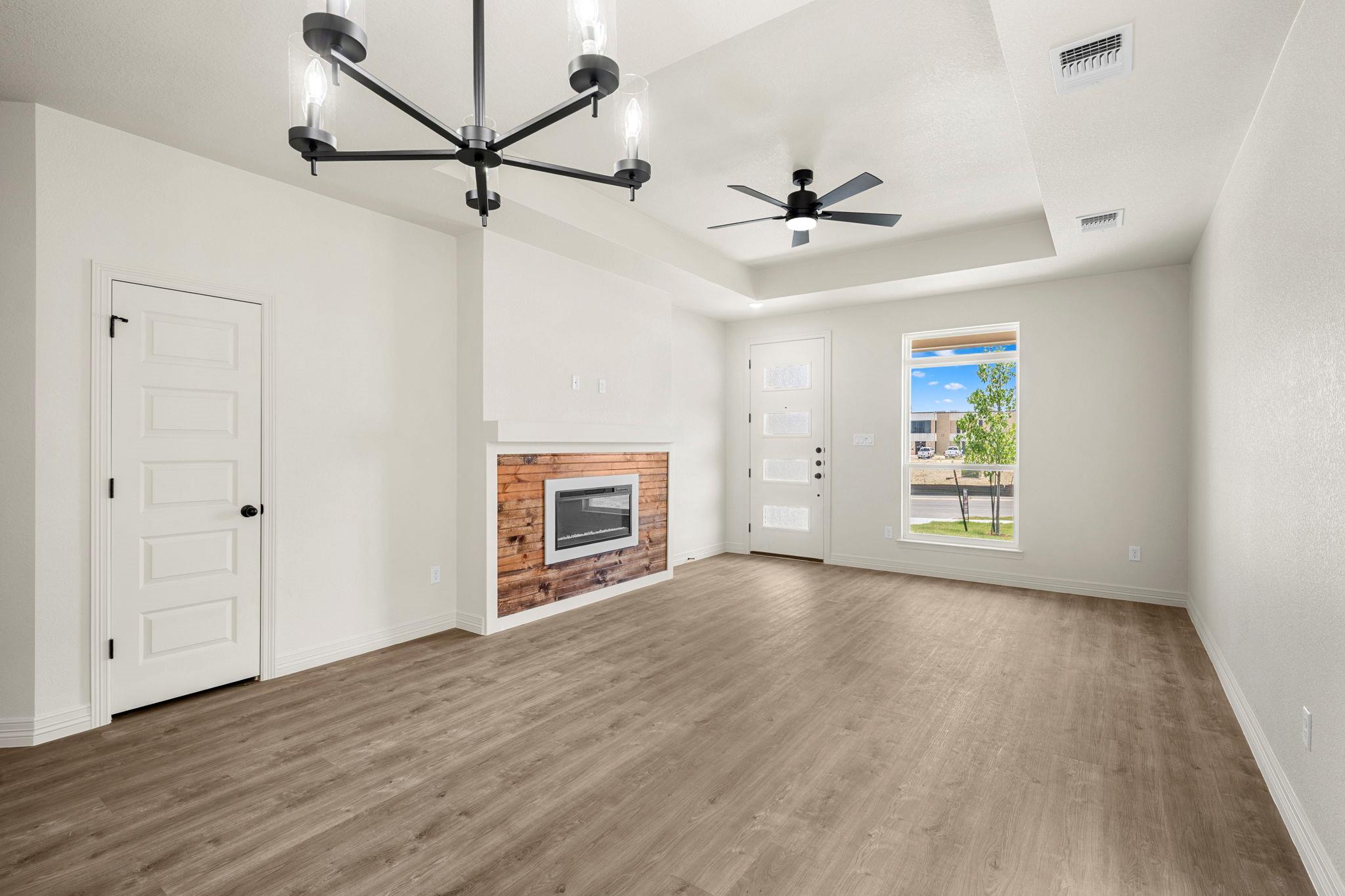 1305  Lone Pine Way, photo 3