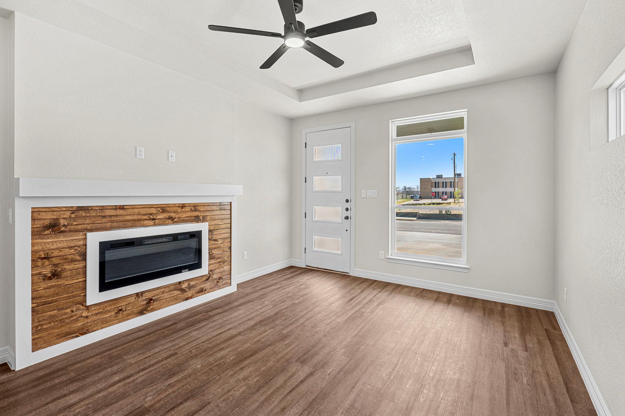 1301  Lone Pine Way, photo 3