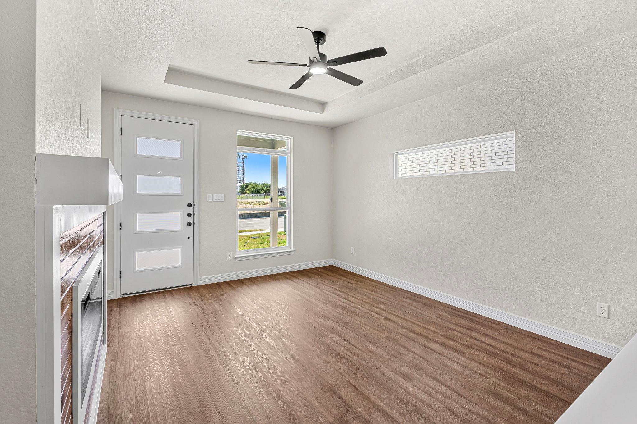 1301  Lone Pine Way, photo 4