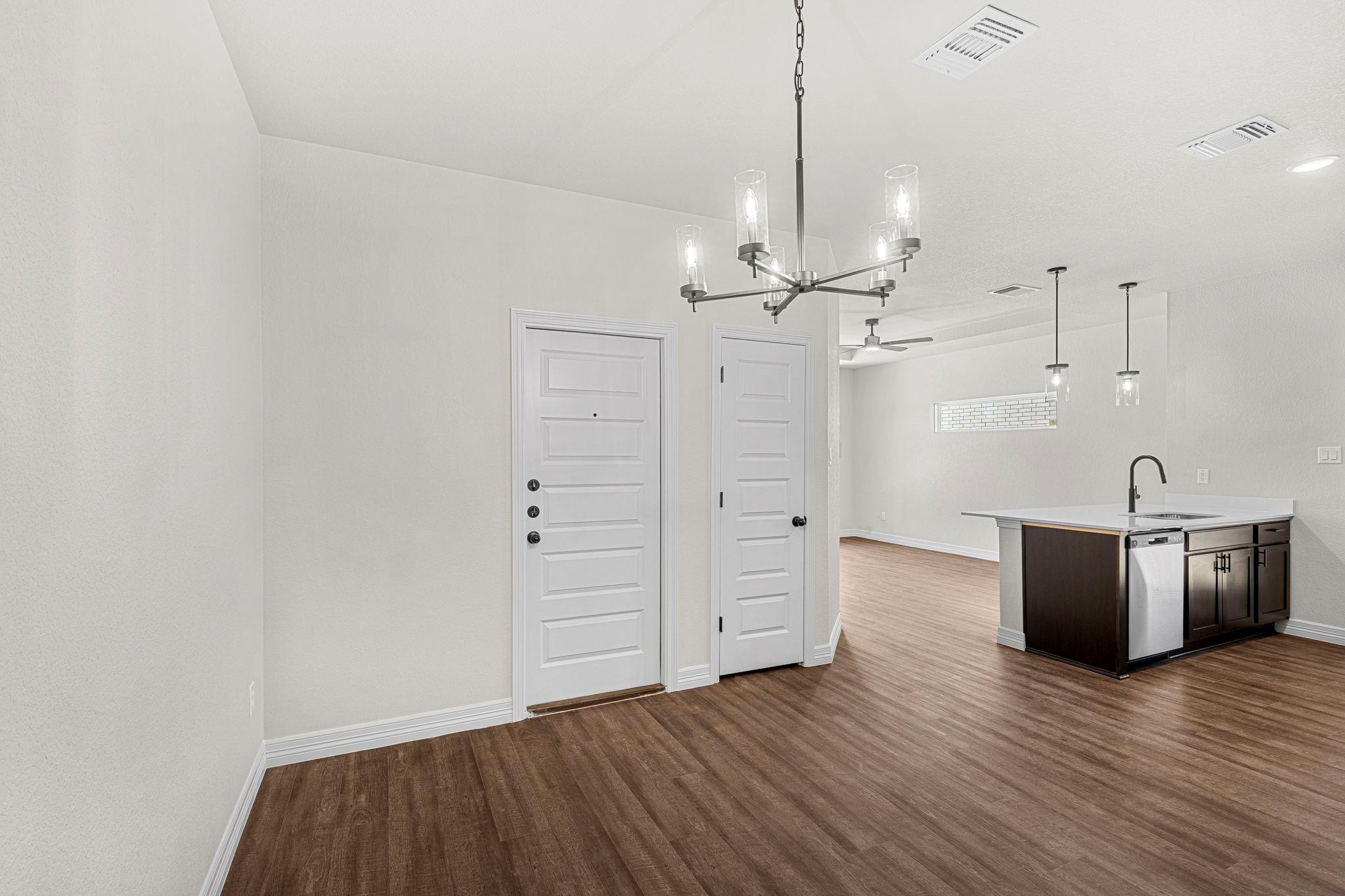 1301  Lone Pine Way, photo 6