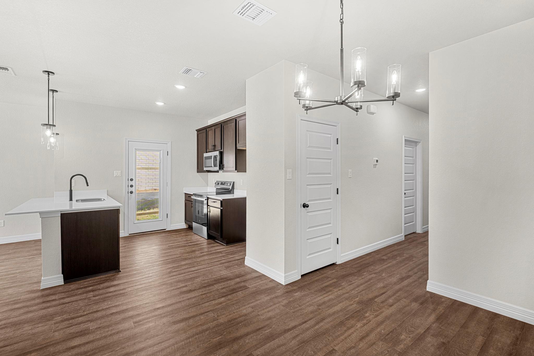 1301  Lone Pine Way, photo 8