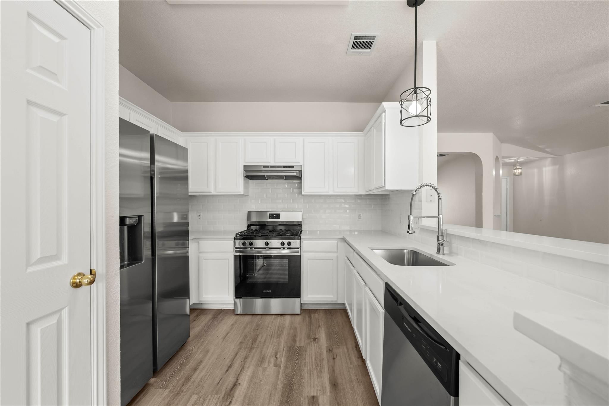 3920  Whitey Ford Way, photo 2